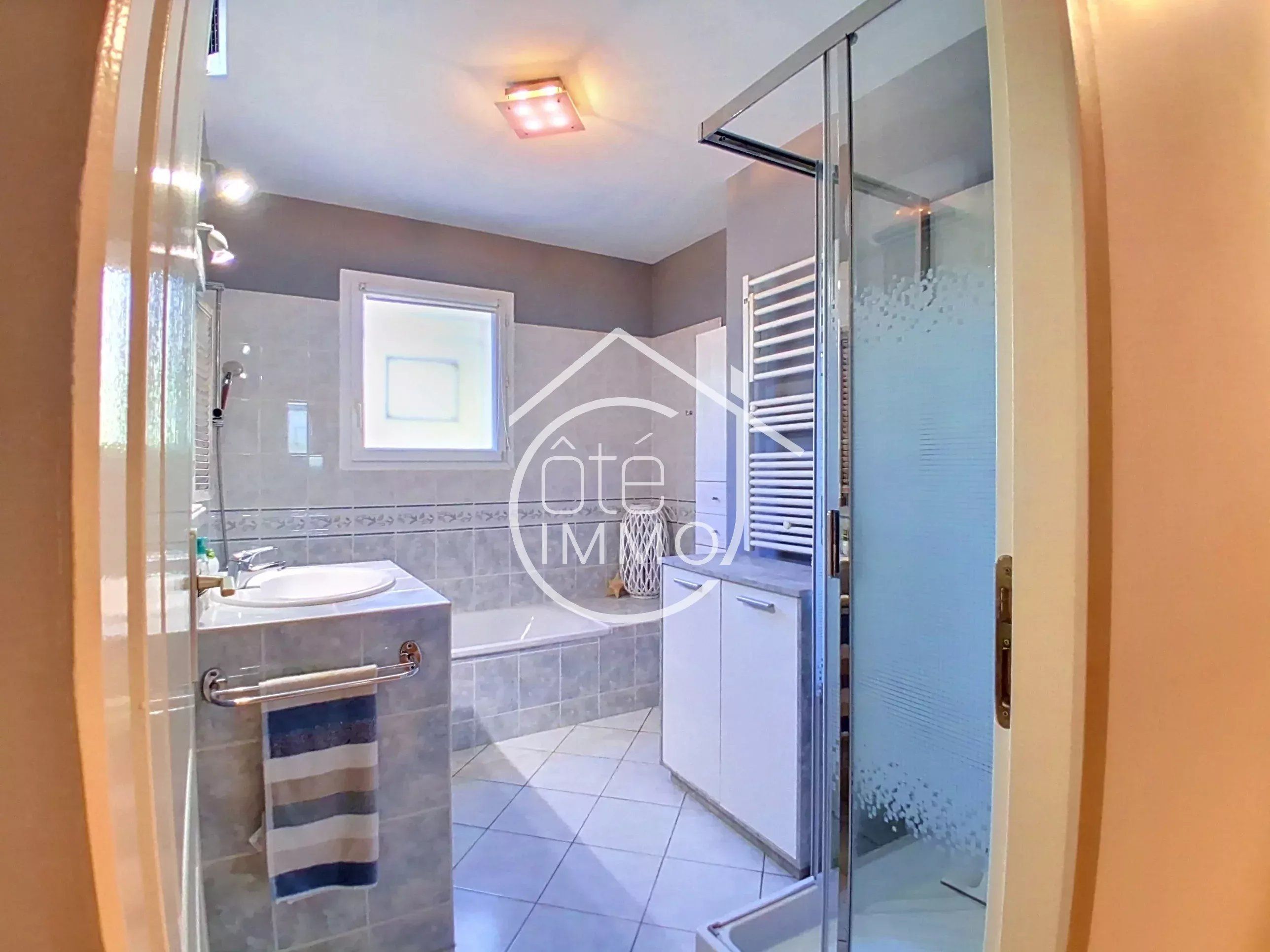 MARGUERON : Ravissante villa de plain-pied 108 m² sur beau parc arboré de 2961 m²