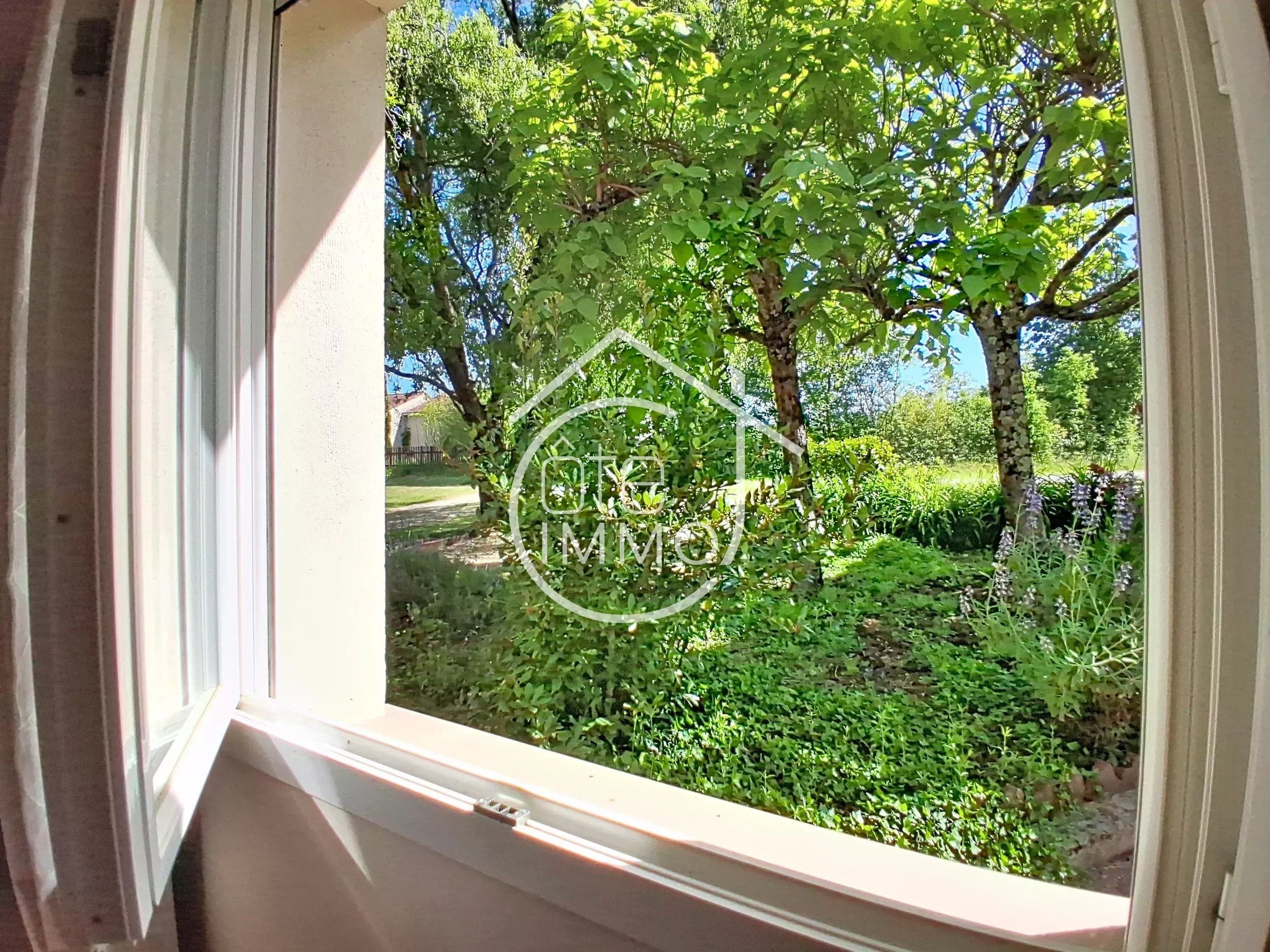MARGUERON : Ravissante villa de plain-pied 108 m² sur beau parc arboré de 2961 m²
