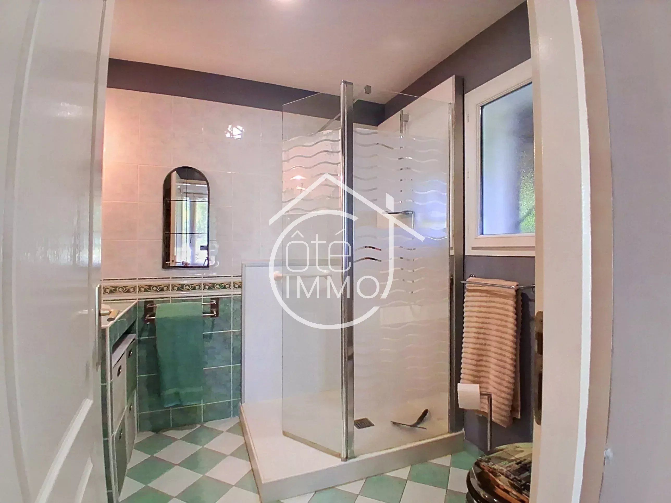 MARGUERON : Ravissante villa de plain-pied 108 m² sur beau parc arboré de 2961 m²