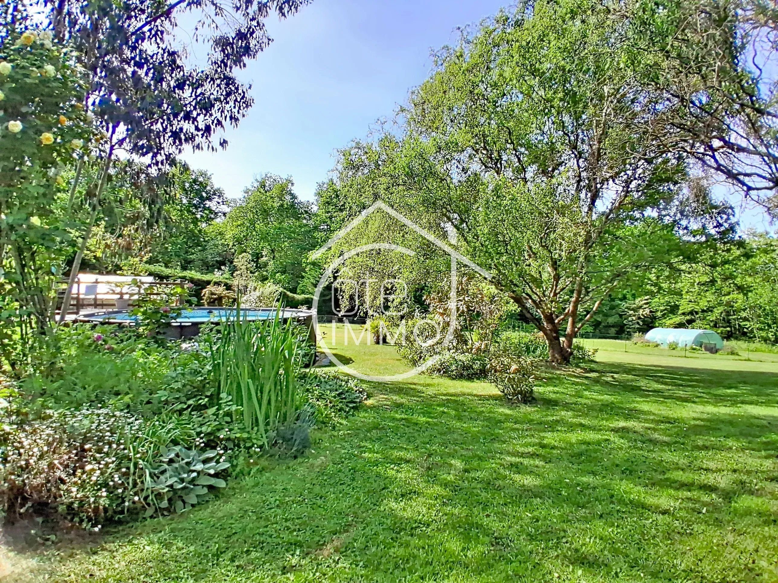 MARGUERON : Ravissante villa de plain-pied 108 m² sur beau parc arboré de 2961 m²