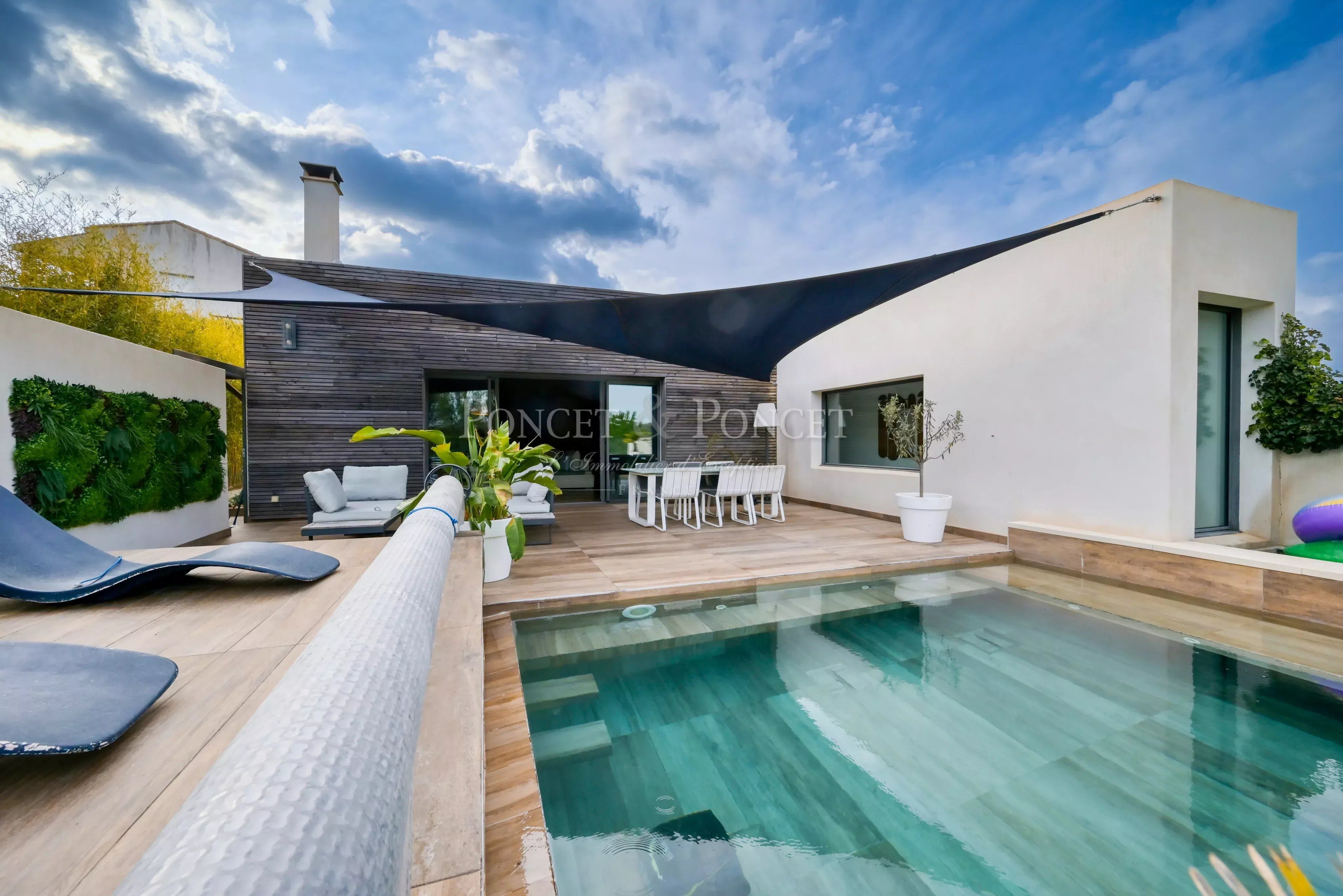 Maison moderne de standing avec piscine, jardin et prestations haut de gamme à Saint-Gély-du-Fesc