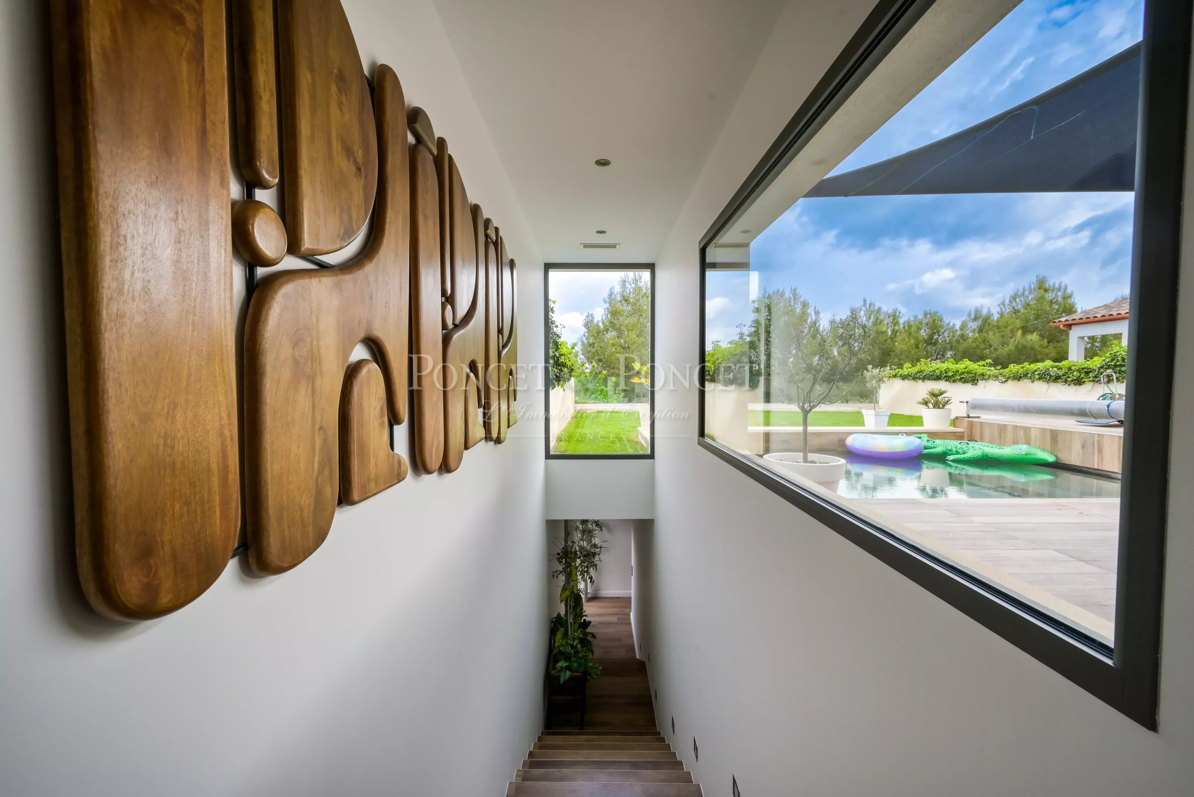Maison moderne de standing avec piscine, jardin et prestations haut de gamme à Saint-Gély-du-Fesc