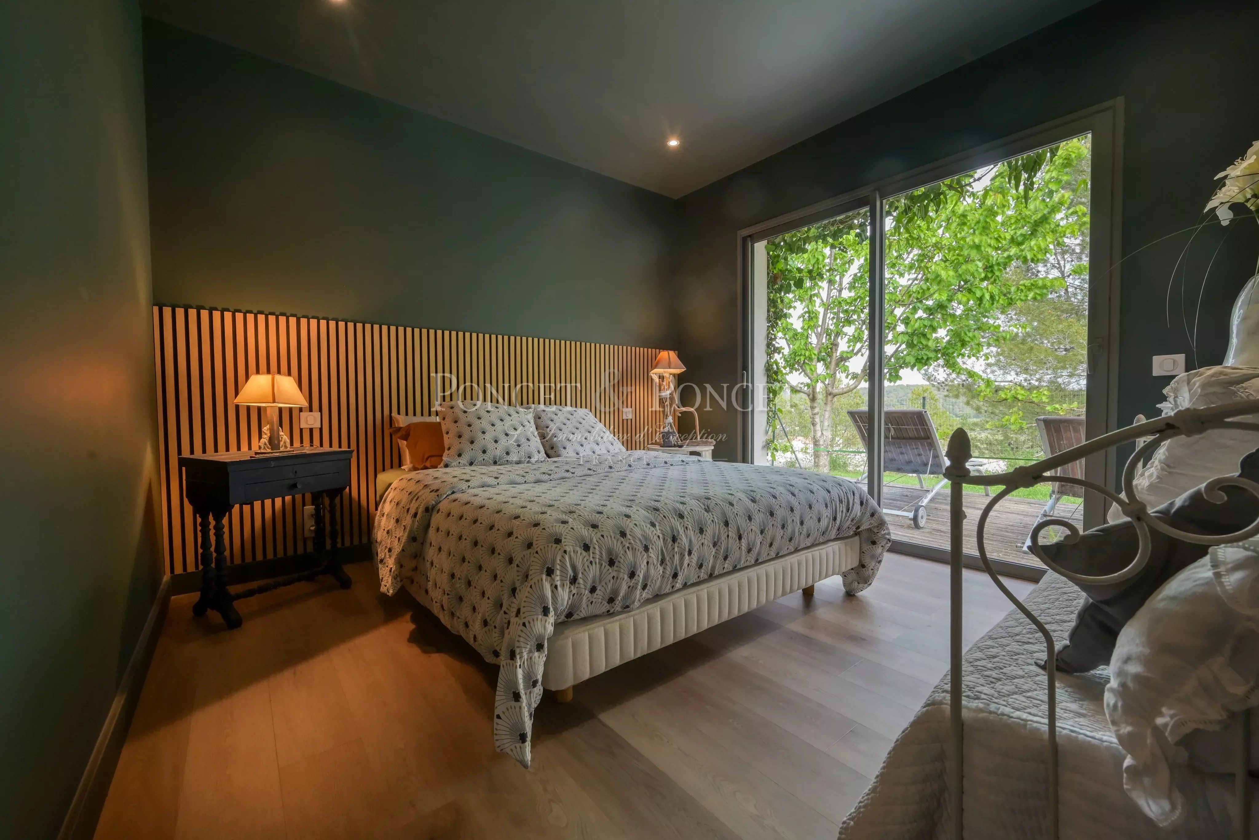 Maison moderne de standing avec piscine, jardin et prestations haut de gamme à Saint-Gély-du-Fesc