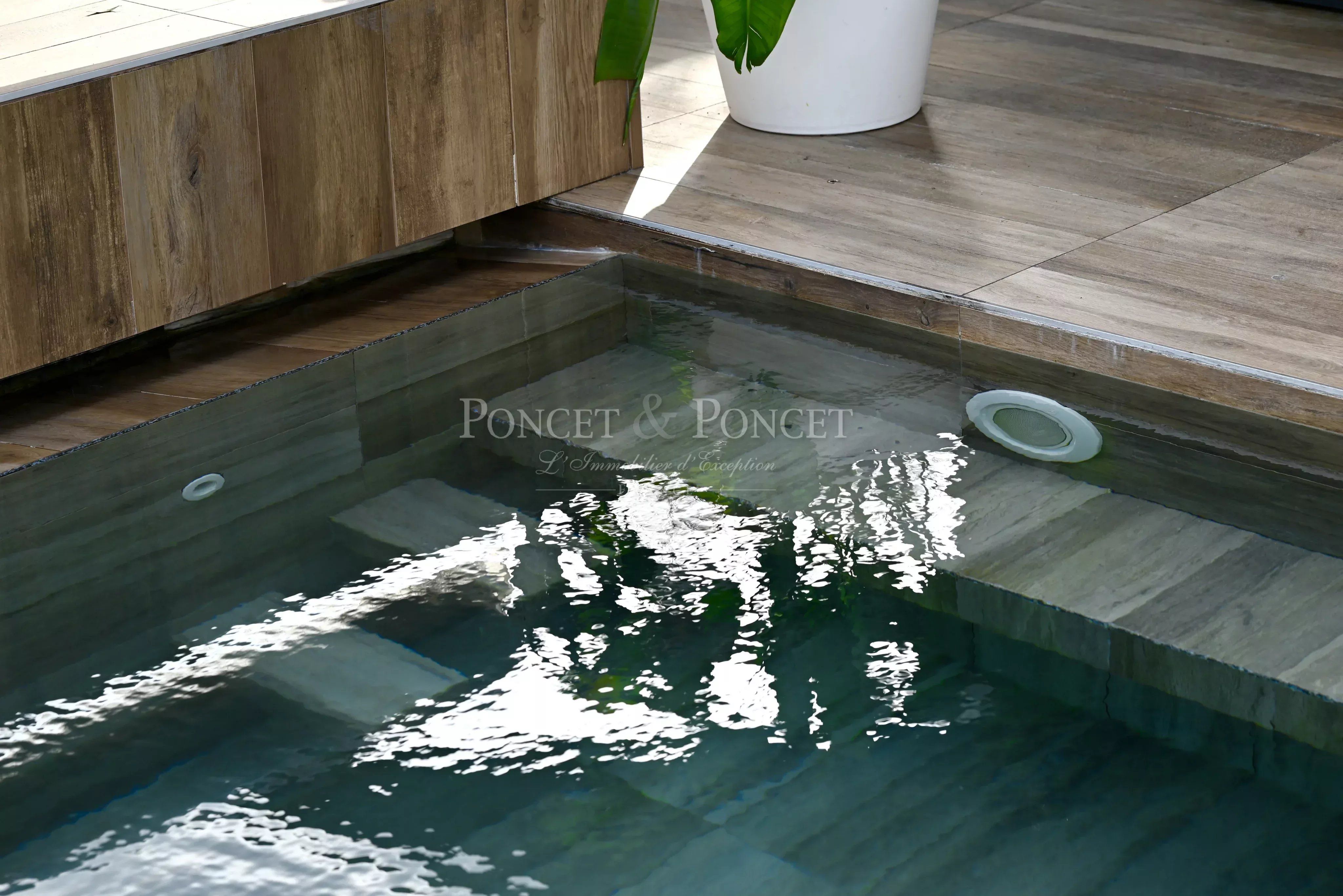 Maison moderne de standing avec piscine, jardin et prestations haut de gamme à Saint-Gély-du-Fesc