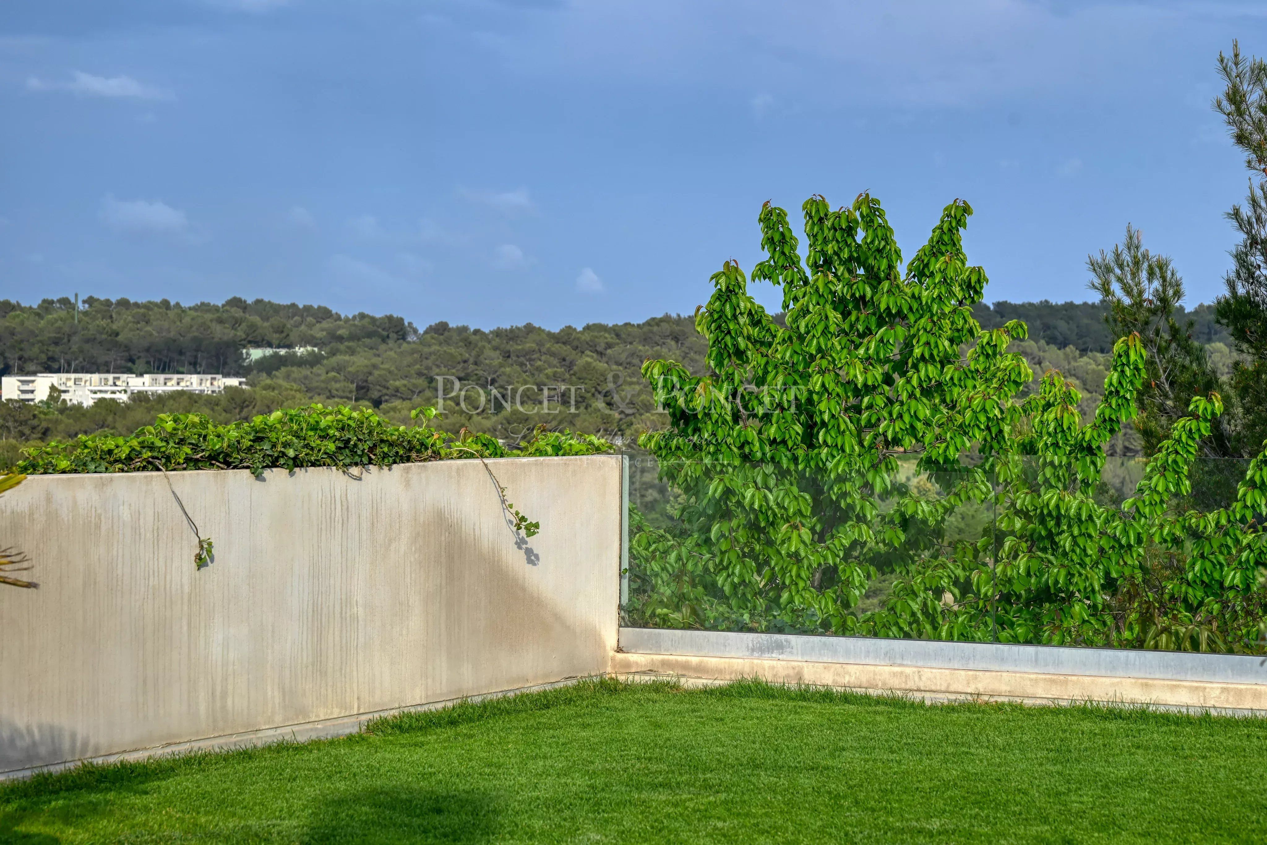 Maison moderne de standing avec piscine, jardin et prestations haut de gamme à Saint-Gély-du-Fesc