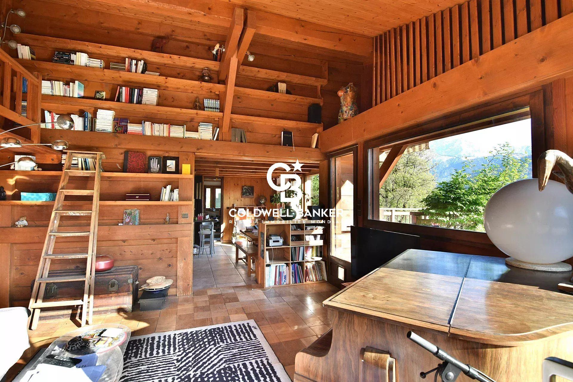 Propriété - 183 m² habitables (226 m² au total) – 6 chambres, 3 séjours avec cuisines – Servoz