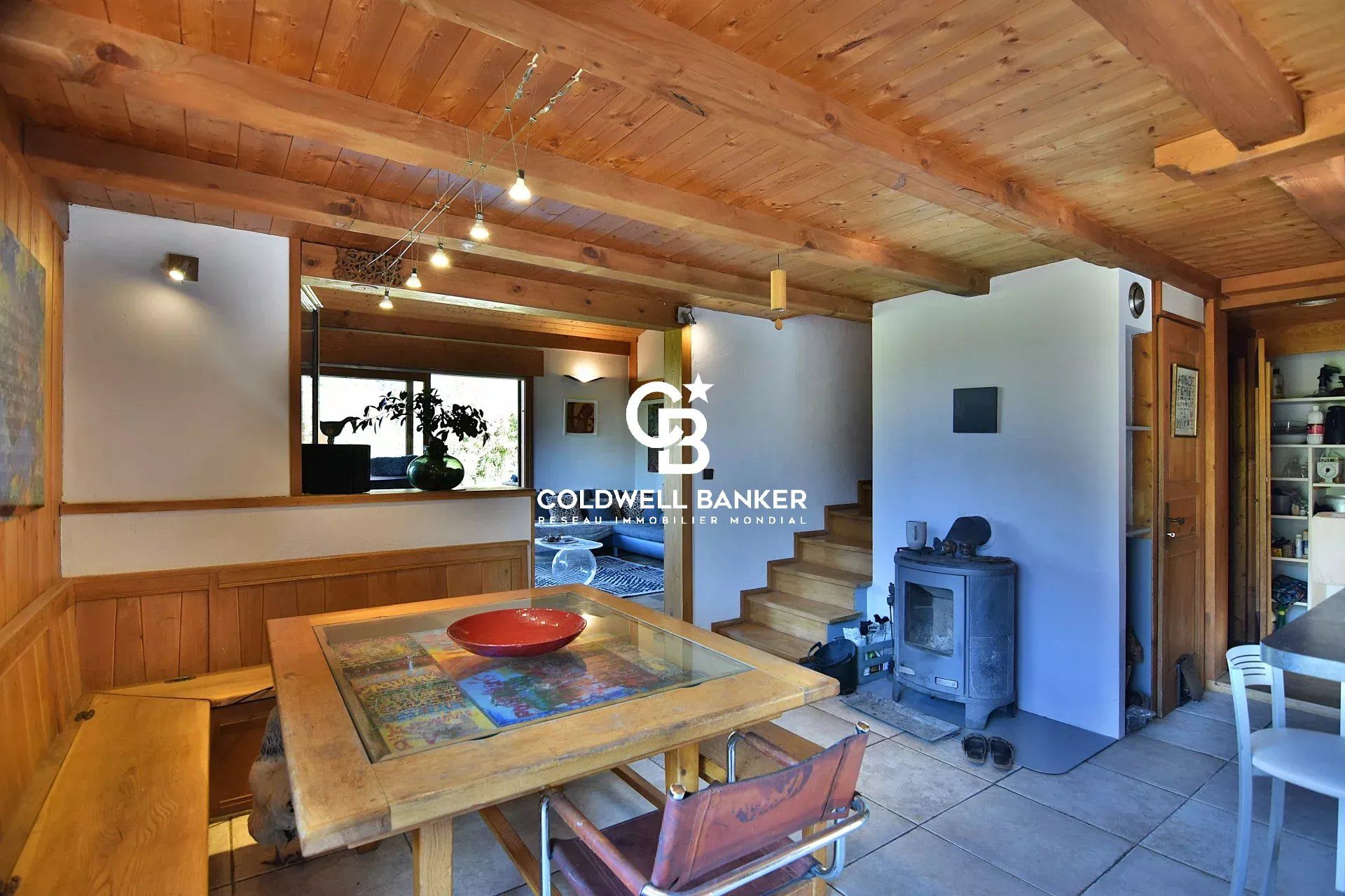 Propriété - 183 m² habitables (226 m² au total) – 6 chambres, 3 séjours avec cuisines – Servoz