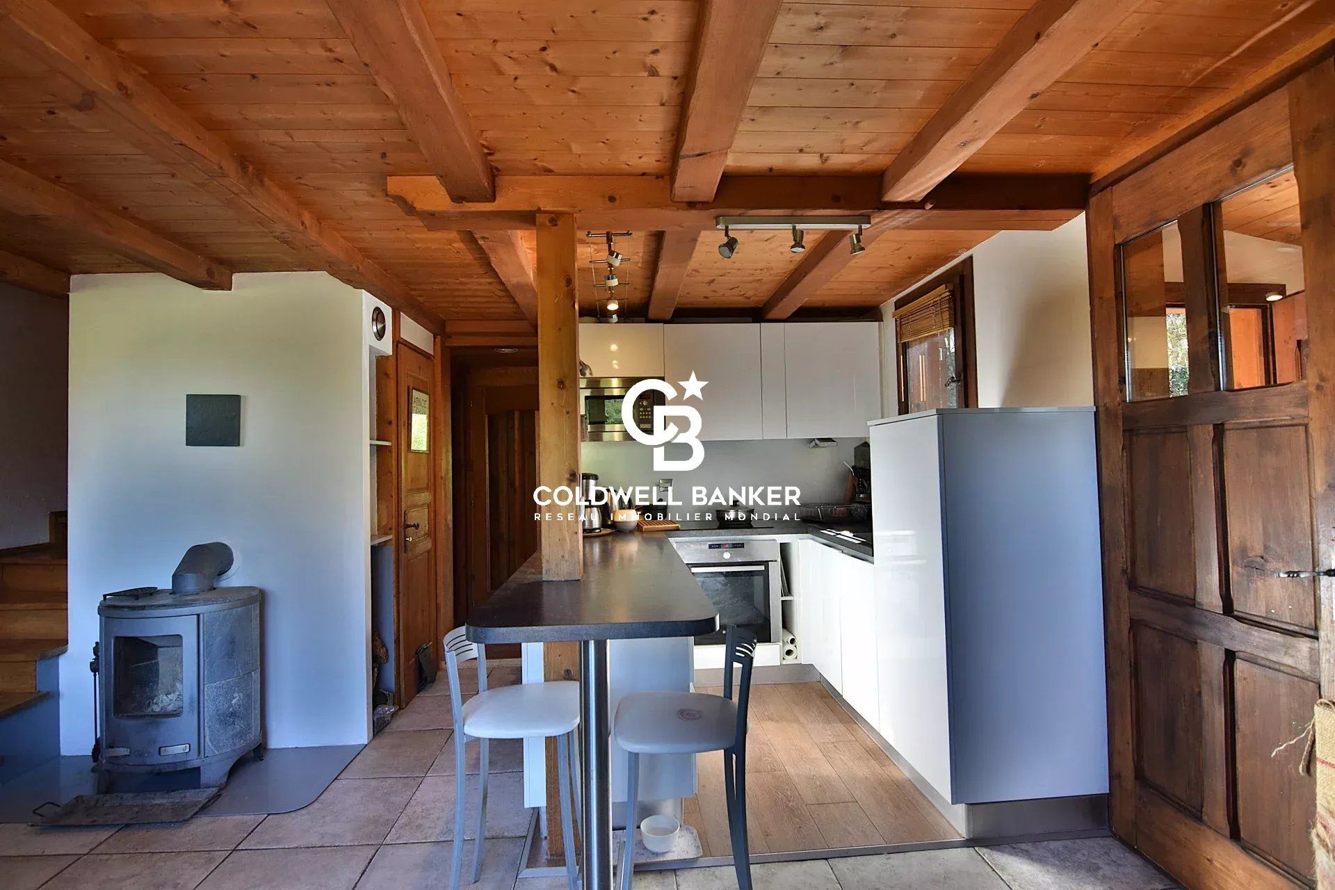 Propriété - 183 m² habitables (226 m² au total) – 6 chambres, 3 séjours avec cuisines – Servoz