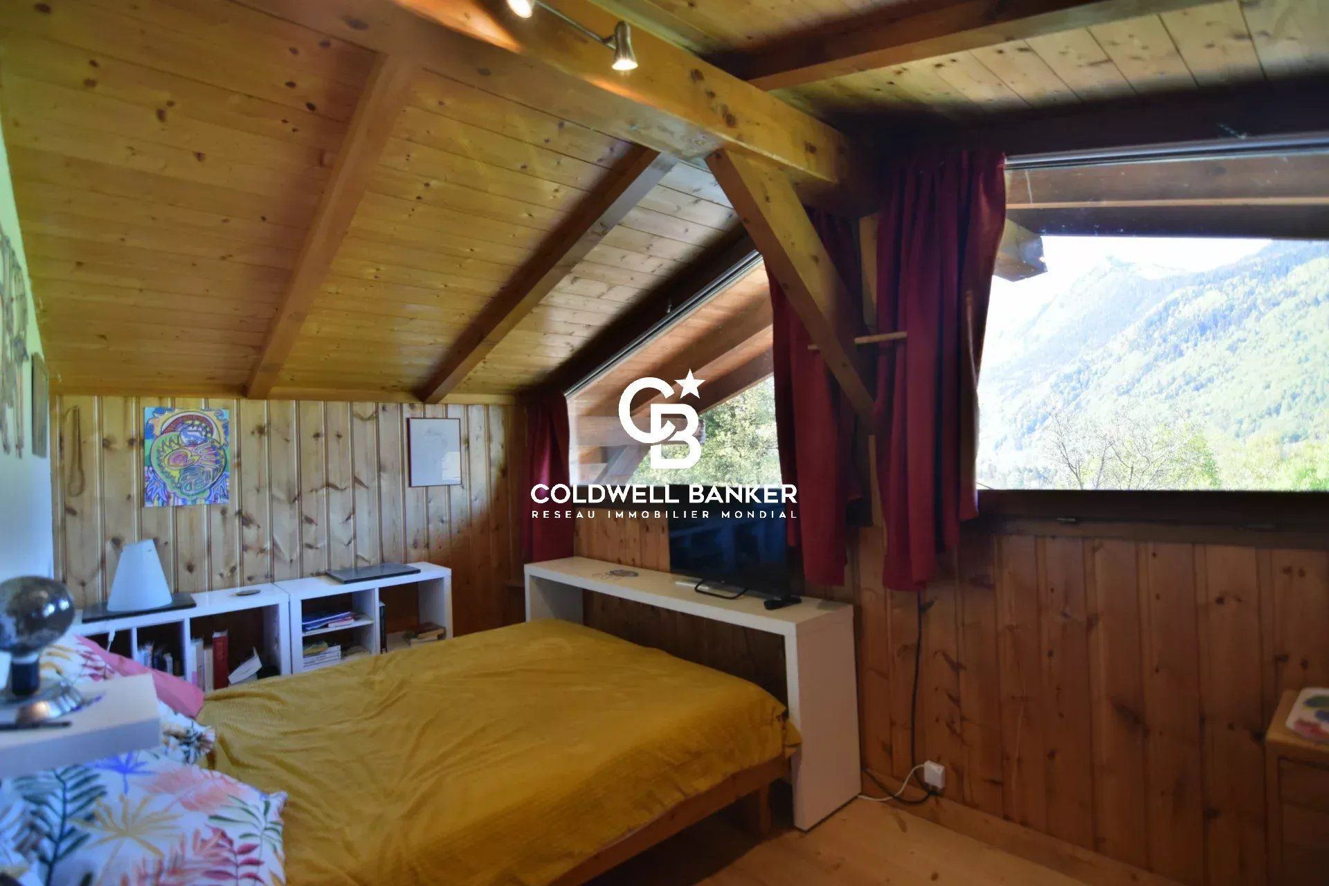 Propriété - 183 m² habitables (226 m² au total) – 6 chambres, 3 séjours avec cuisines – Servoz