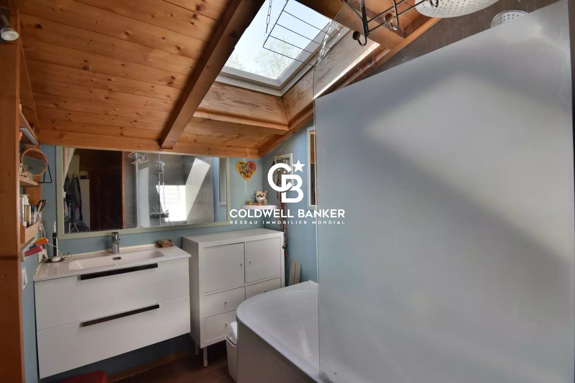 Propriété - 183 m² habitables (226 m² au total) – 6 chambres, 3 séjours avec cuisines – Servoz