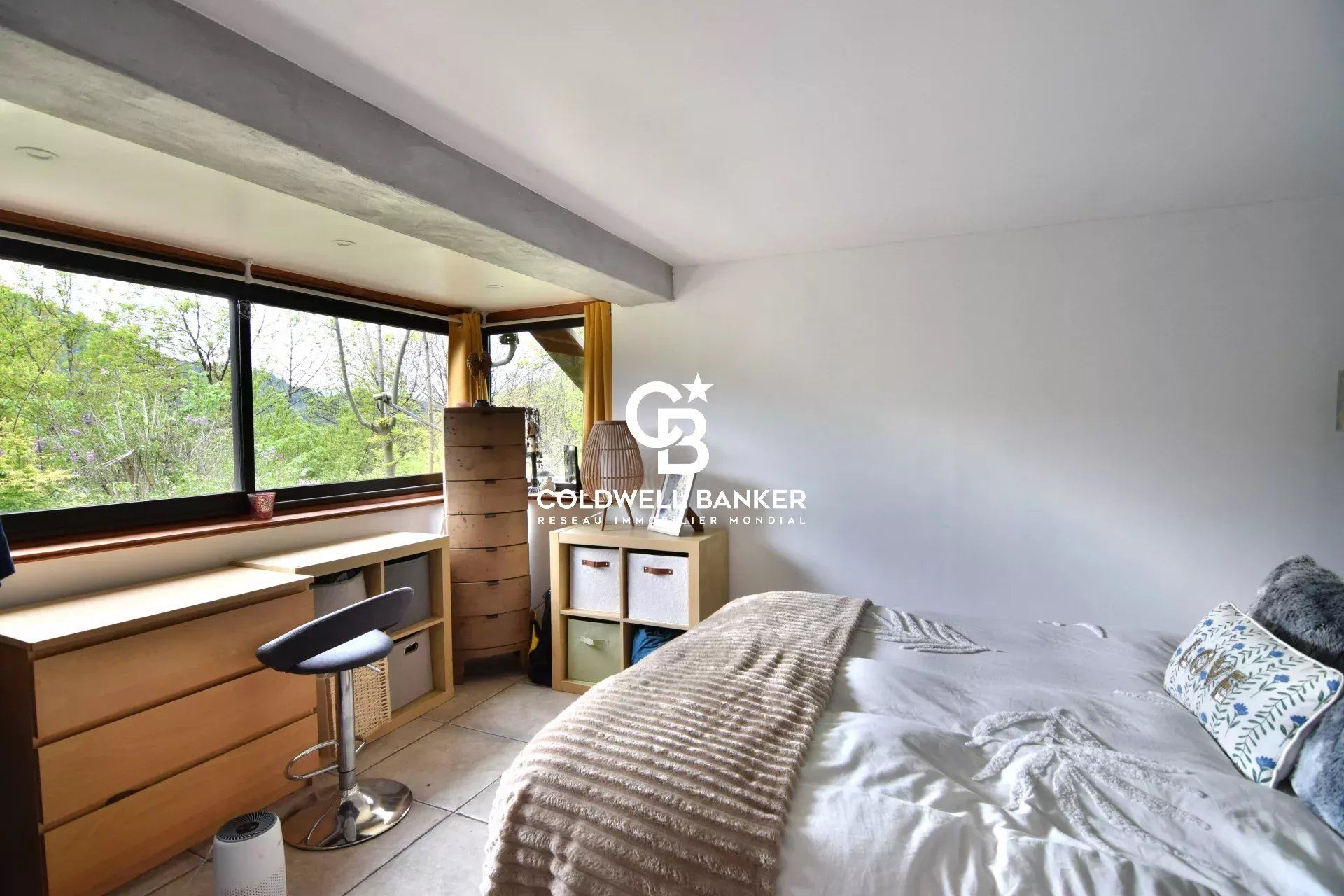 Propriété - 183 m² habitables (226 m² au total) – 6 chambres, 3 séjours avec cuisines – Servoz