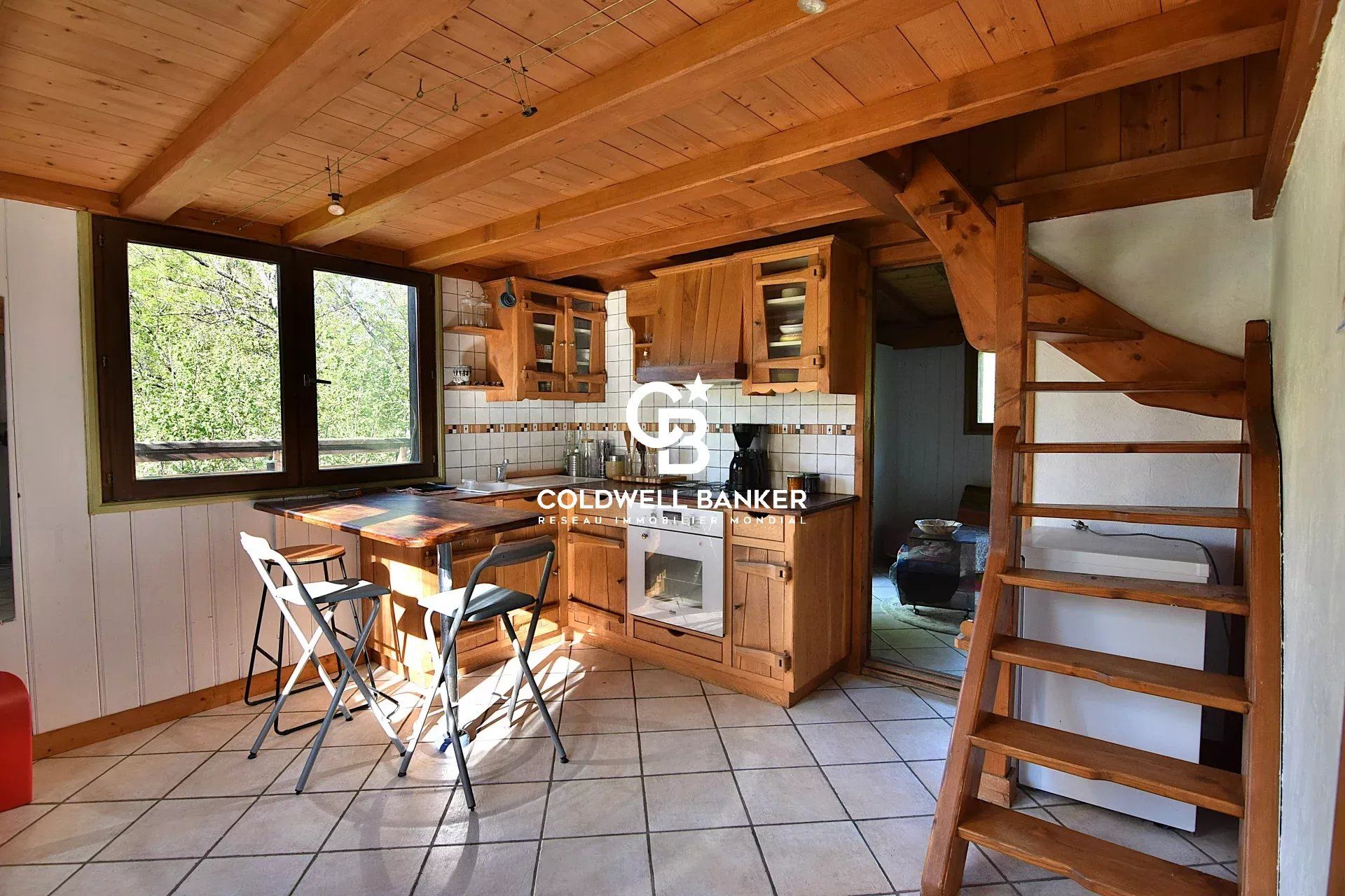 Propriété - 183 m² habitables (226 m² au total) – 6 chambres, 3 séjours avec cuisines – Servoz