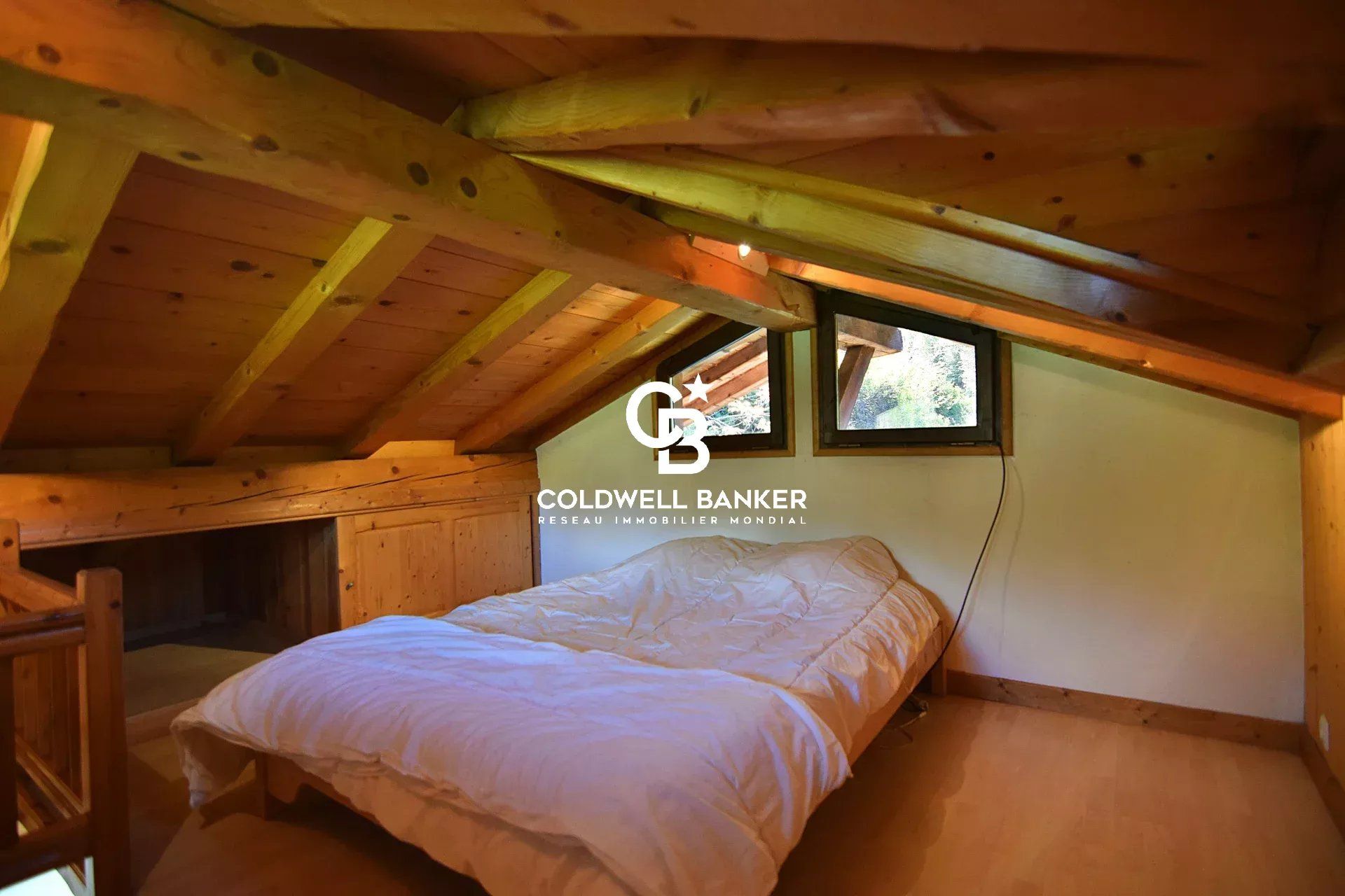 Propriété - 183 m² habitables (226 m² au total) – 6 chambres, 3 séjours avec cuisines – Servoz