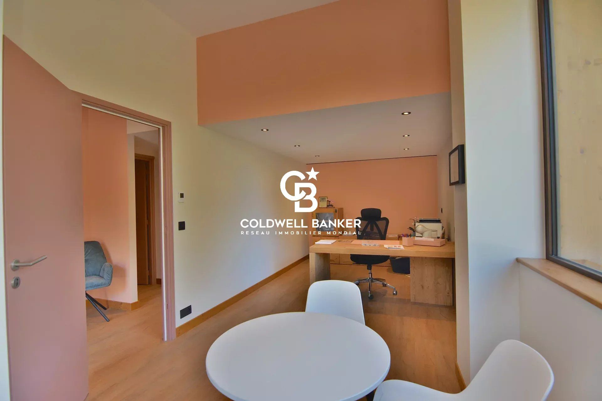 Propriété sur 2 niveaux avec bureaux et appartements - 203 m² - Les Houches