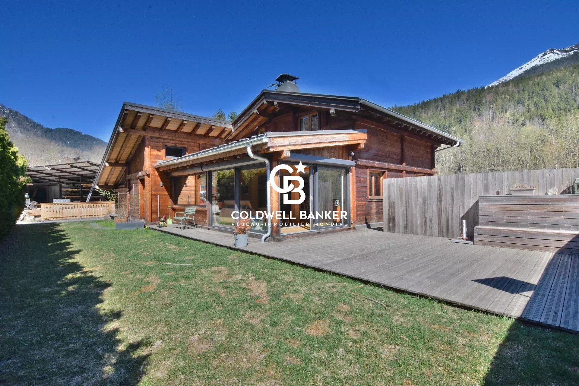 Propriété sur 2 niveaux avec bureaux et appartements - 203 m² - Les Houches