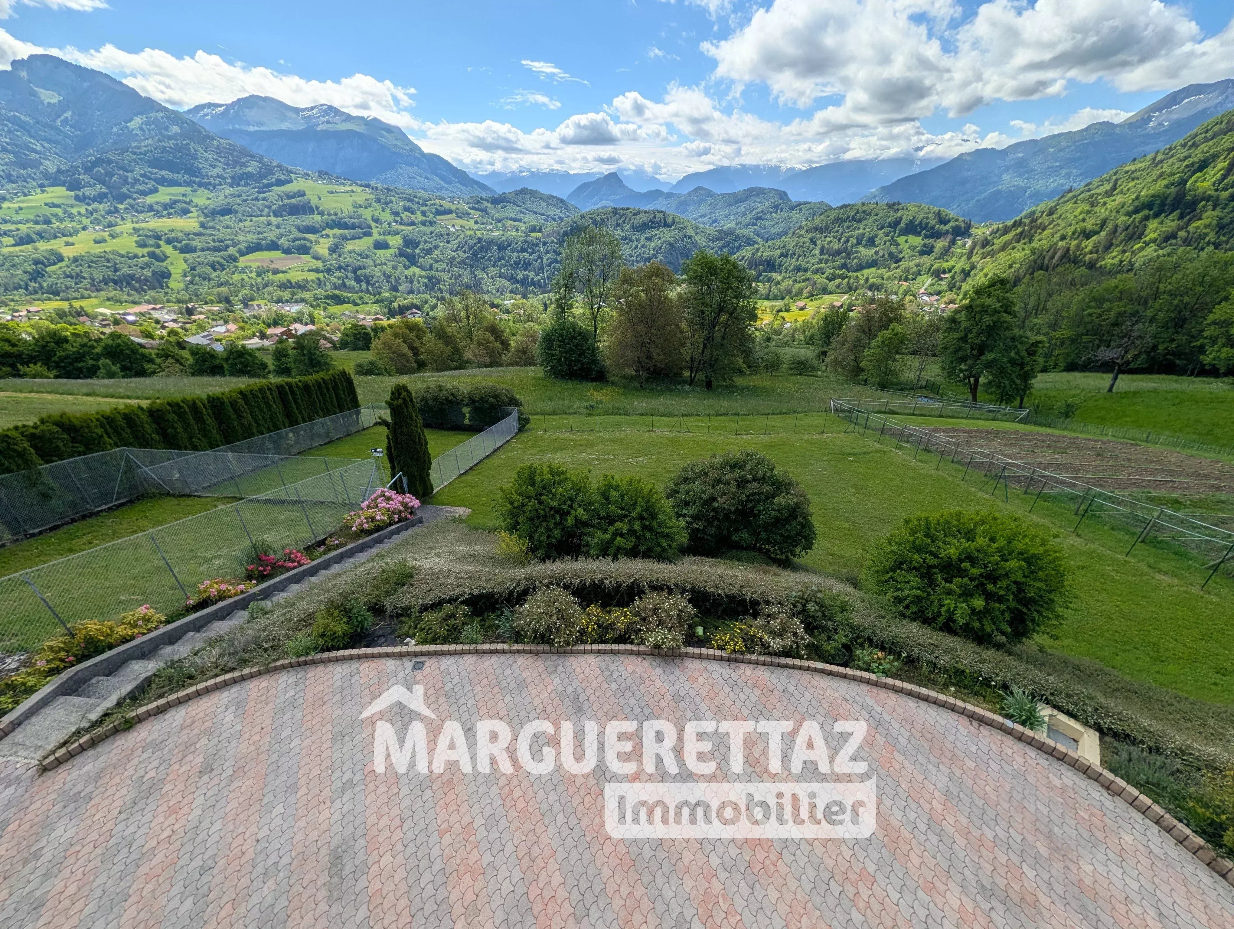 A ONNION CHALET AUTHENTIQUE FACE AU MONT-BLANC
