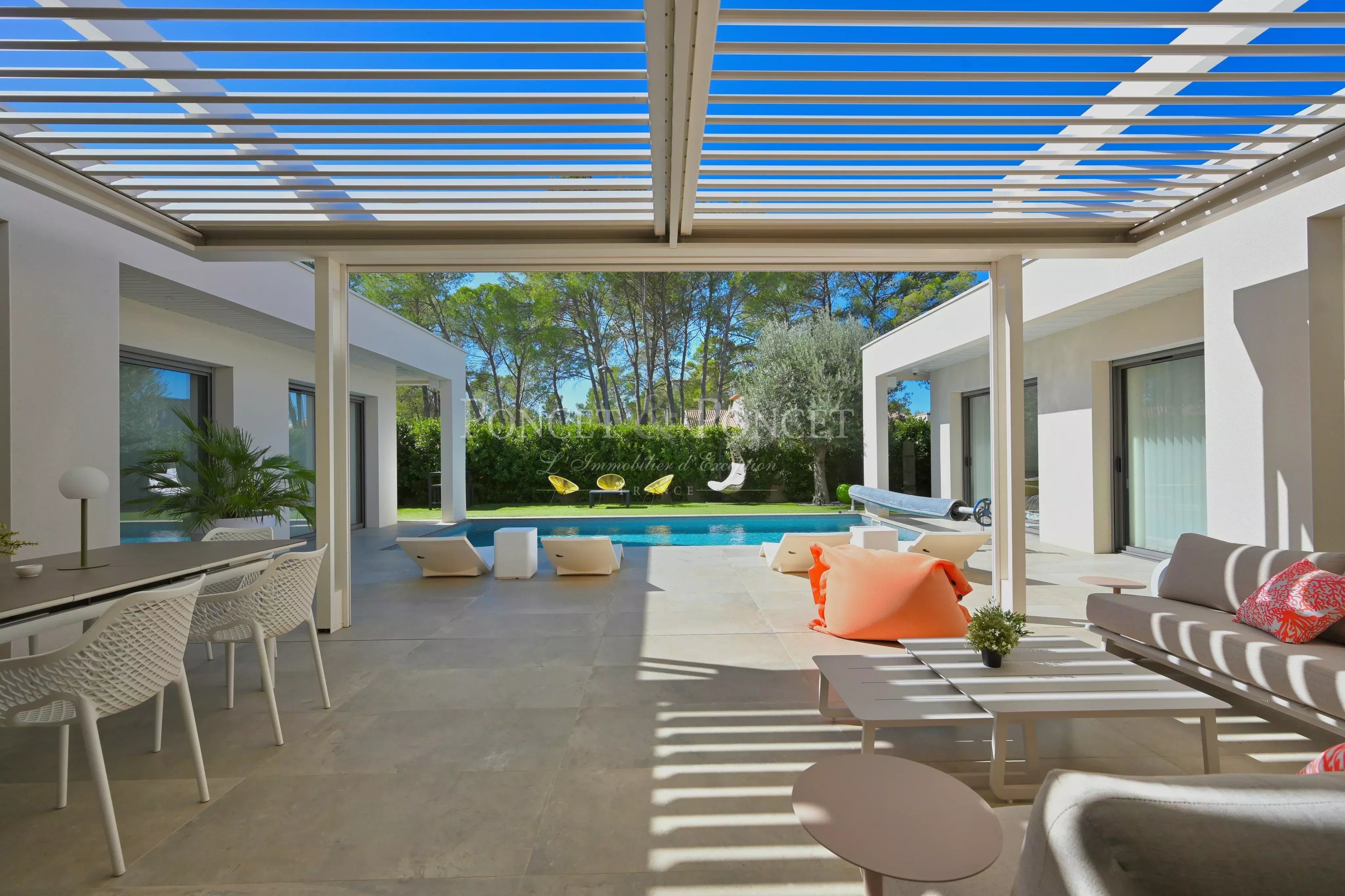 Villa contemporaine de plain-pied Pic Saint-Loup.