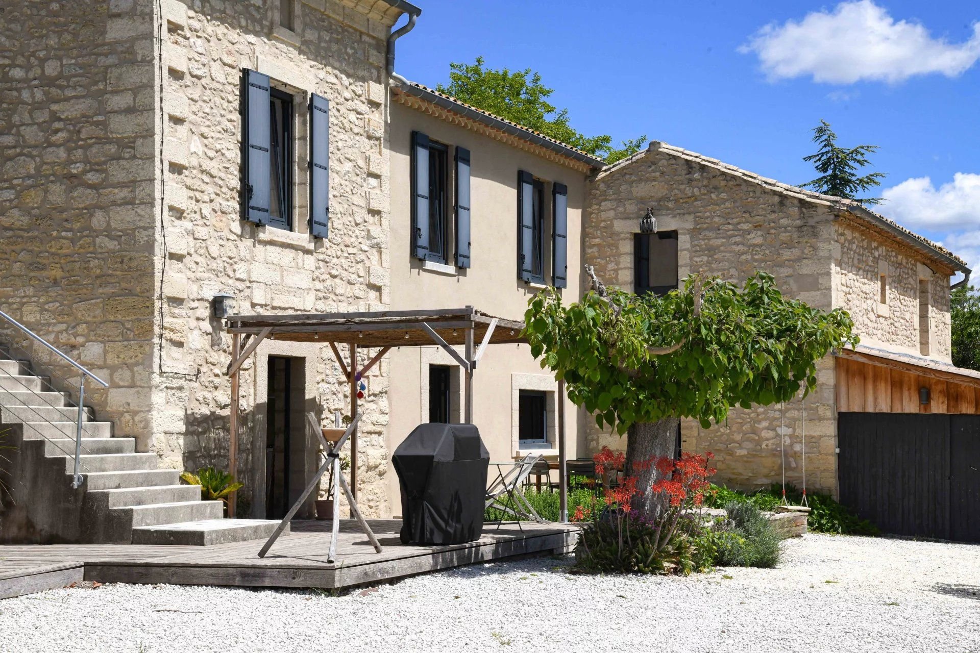 Mas XIXe avec dépendance, parc et piscine à 1,5 km du centre historique d'Uzès