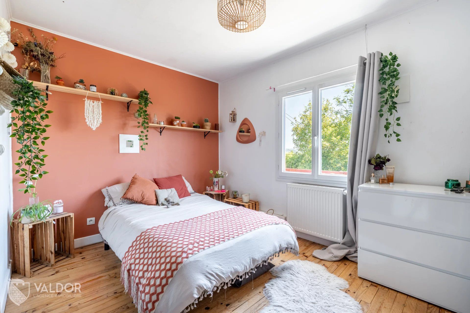 Dardilly – Chalet familial de 7 pièces avec piscine et jardin paysager