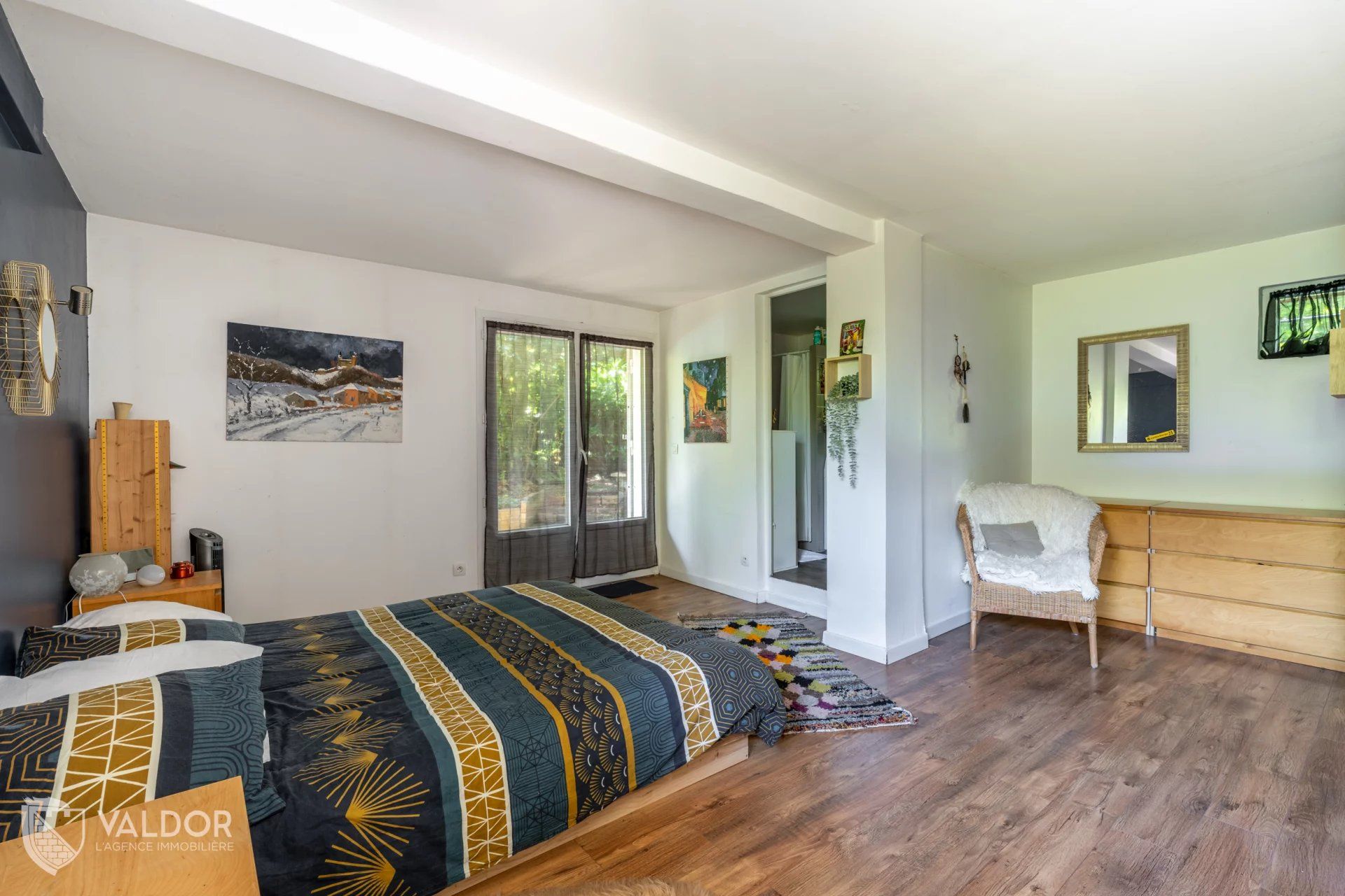 Dardilly – Chalet familial de 7 pièces avec piscine et jardin paysager