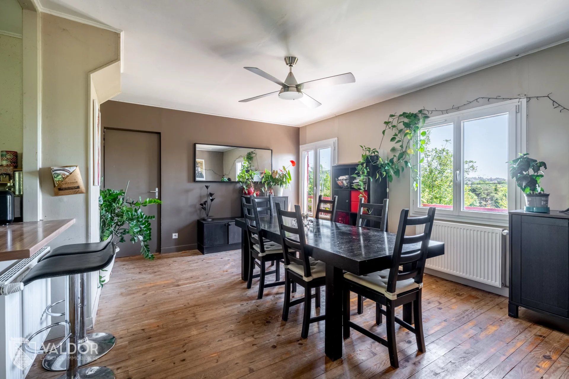 Dardilly – Chalet familial de 7 pièces avec piscine et jardin paysager