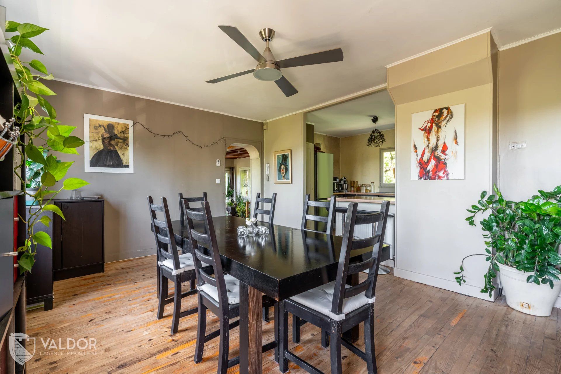 Dardilly – Chalet familial de 7 pièces avec piscine et jardin paysager