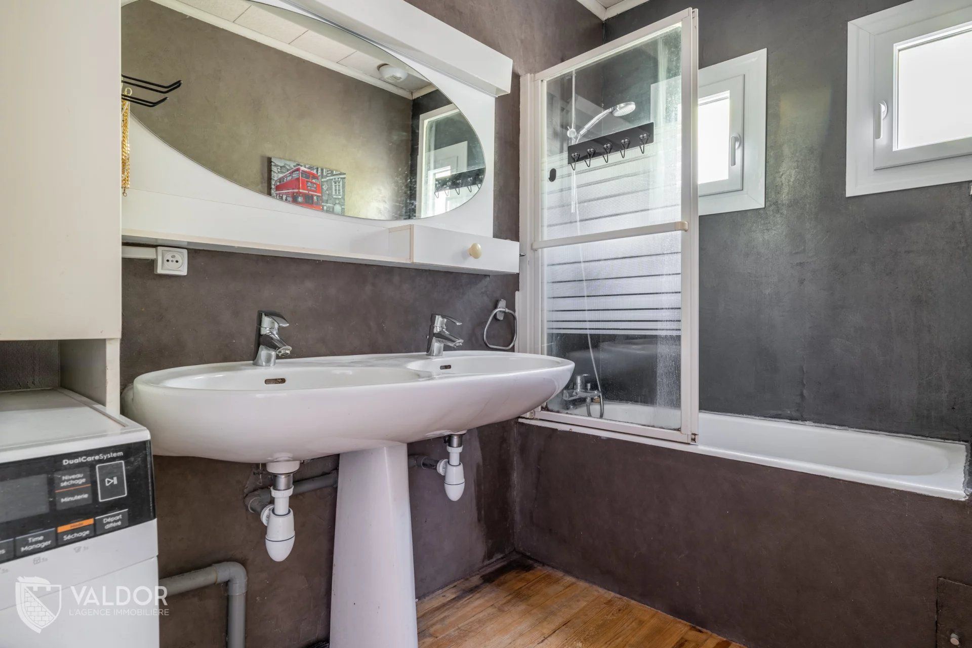 Dardilly – Chalet familial de 7 pièces avec piscine et jardin paysager