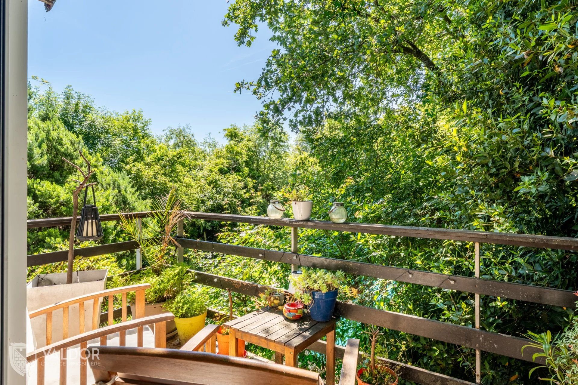 Dardilly – Chalet familial de 7 pièces avec piscine et jardin paysager