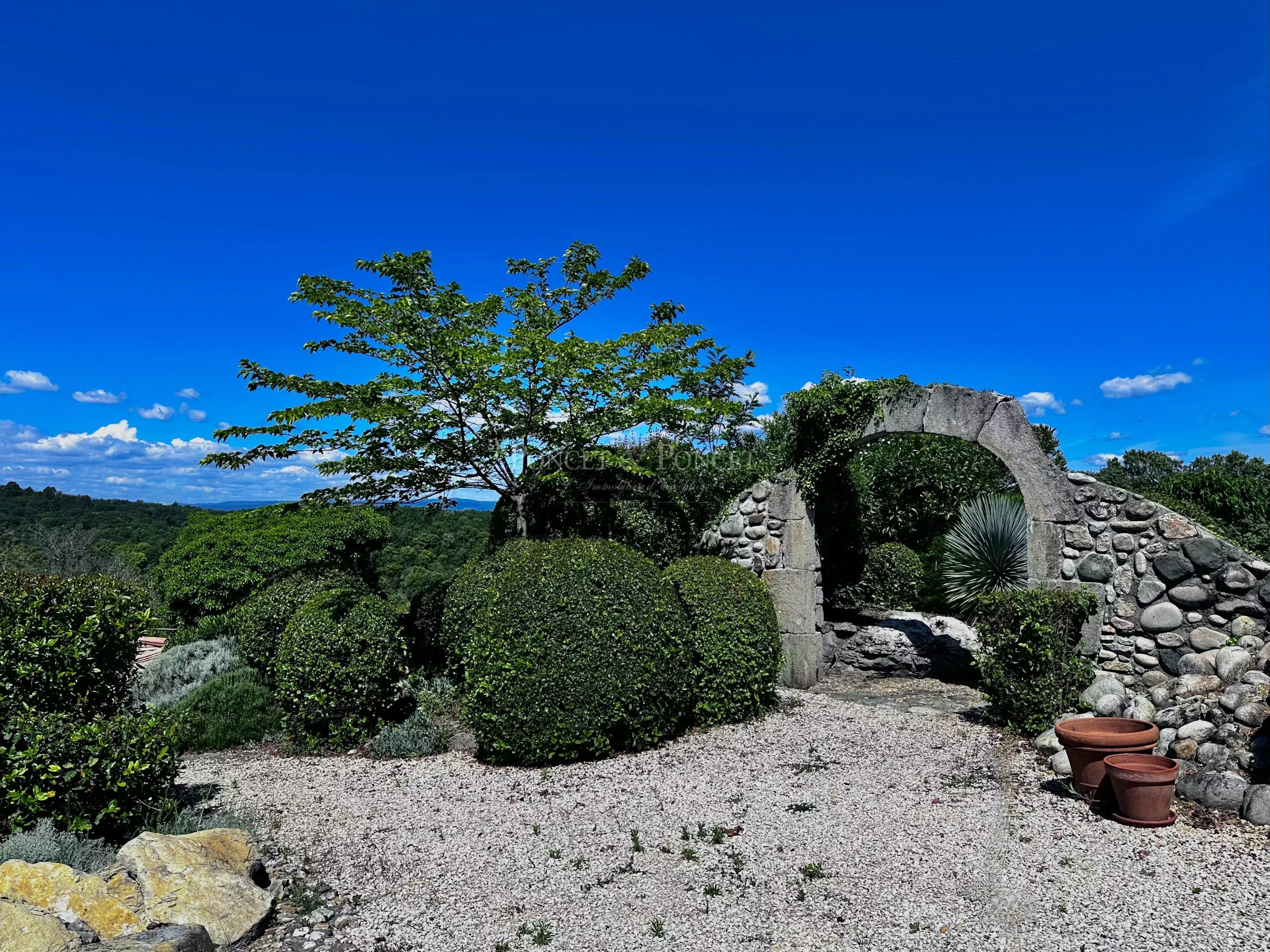 Domaine d’Exception entre Vignes et Oliviers