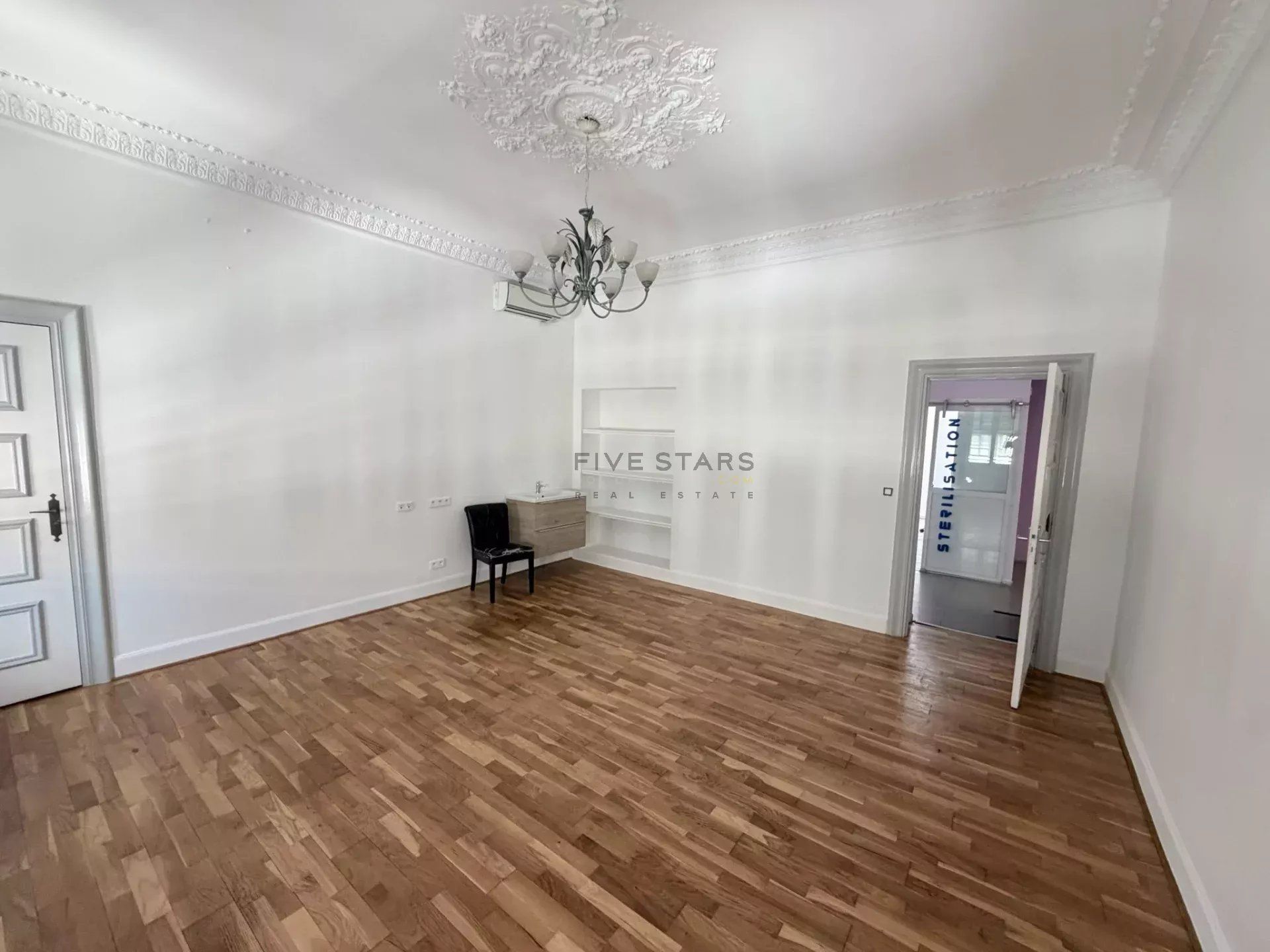 NICE CENTRE – AVENUE JEAN MÉDECIN - Opportunité rare – Local professionnel / commercial de 202 m²