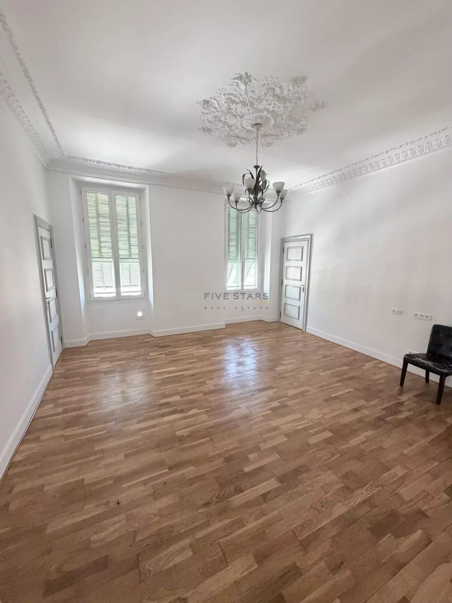 NICE CENTRE – AVENUE JEAN MÉDECIN - Opportunité rare – Local professionnel / commercial de 202 m²