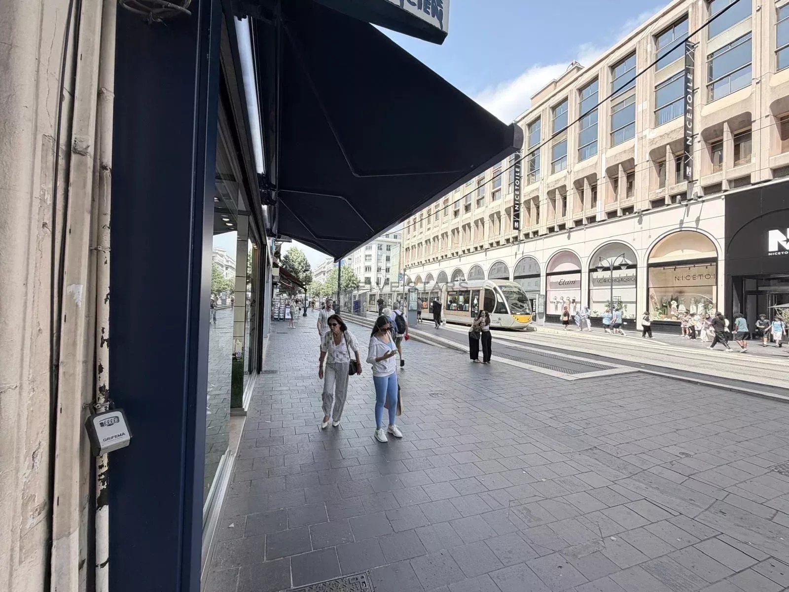 NICE CENTRE – AVENUE JEAN MÉDECIN - Opportunité rare – Local professionnel / commercial de 202 m²