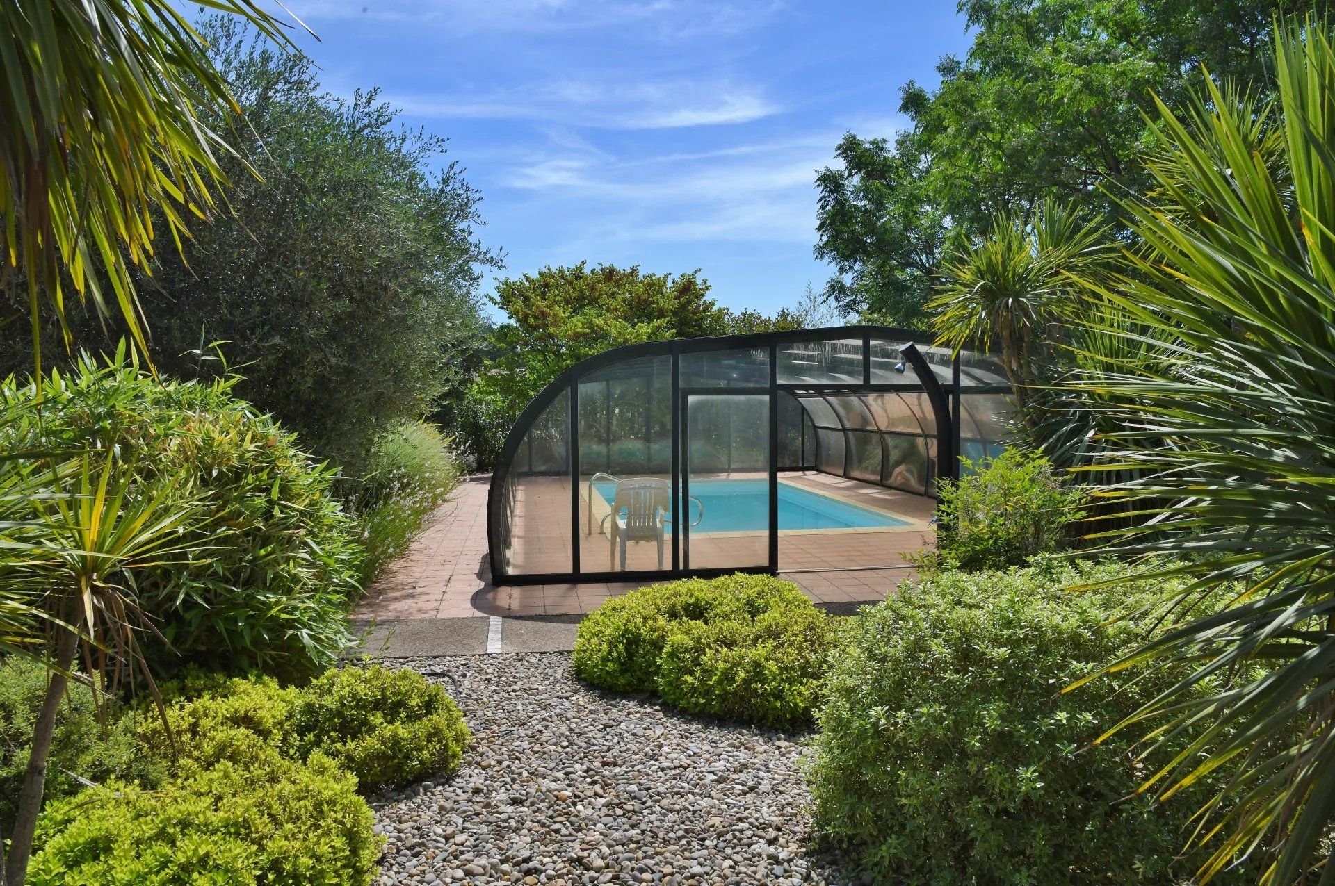 Propriété méridionale au cœur d'un superbe jardin paysagé