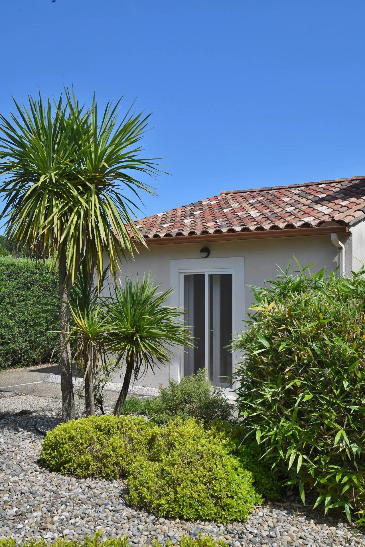 Propriété méridionale au cœur d'un superbe jardin paysagé