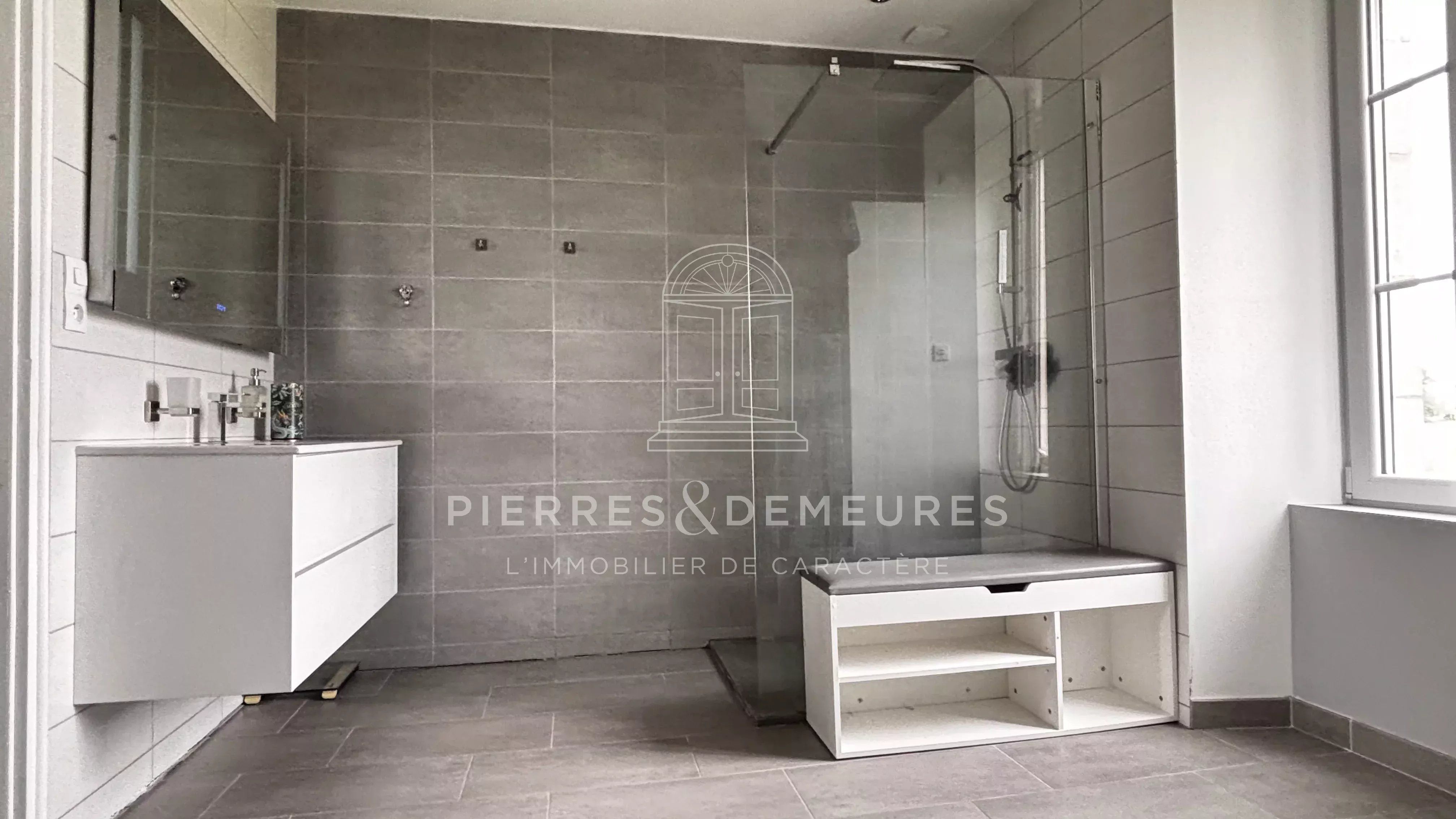 FERMETTE RENOVEE AVEC DEPENDANCES ET PARC OMBRAGE