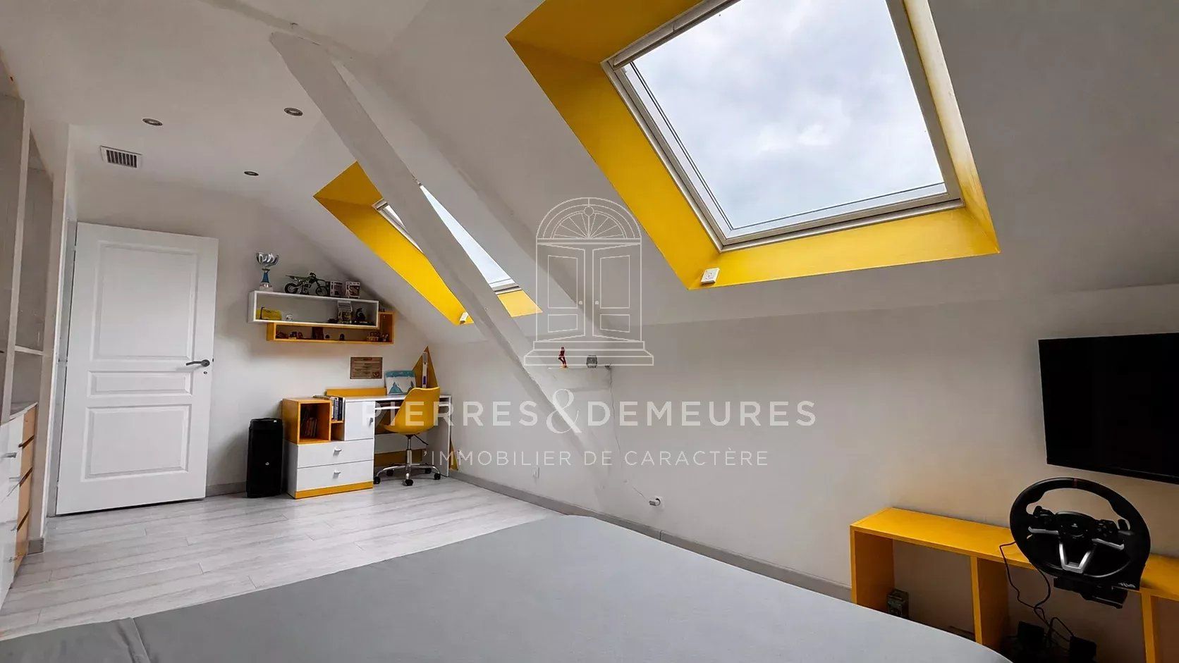 FERMETTE RENOVEE AVEC DEPENDANCES ET PARC OMBRAGE