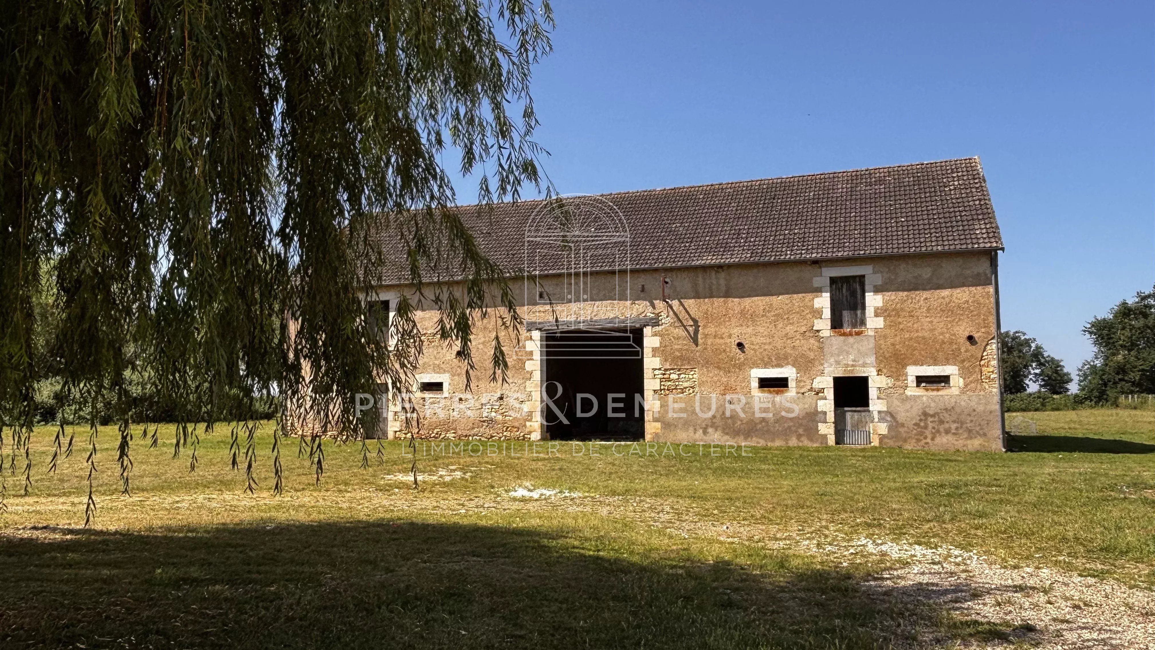 FERMETTE RENOVEE AVEC DEPENDANCES ET PARC OMBRAGE