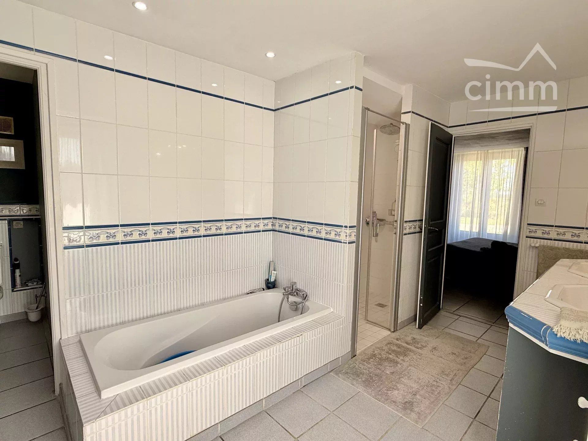 Longère rénovée – 3 salons, 2 suites parentales + 4 chambres terrain, 6 000 m²