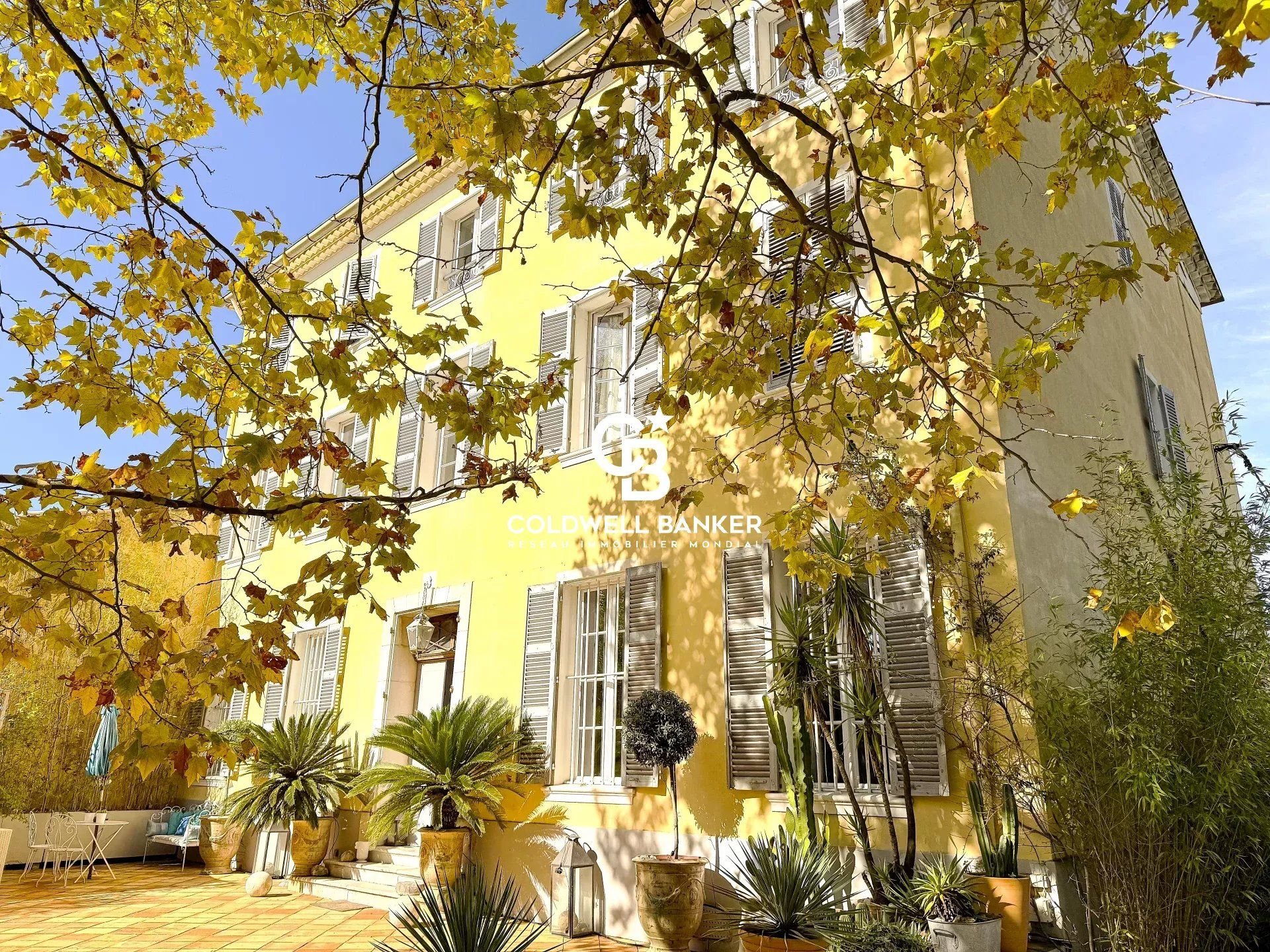 Bastide avec 2 appartements T4 indépendants à 5 min de la mer - 83260 La Crau