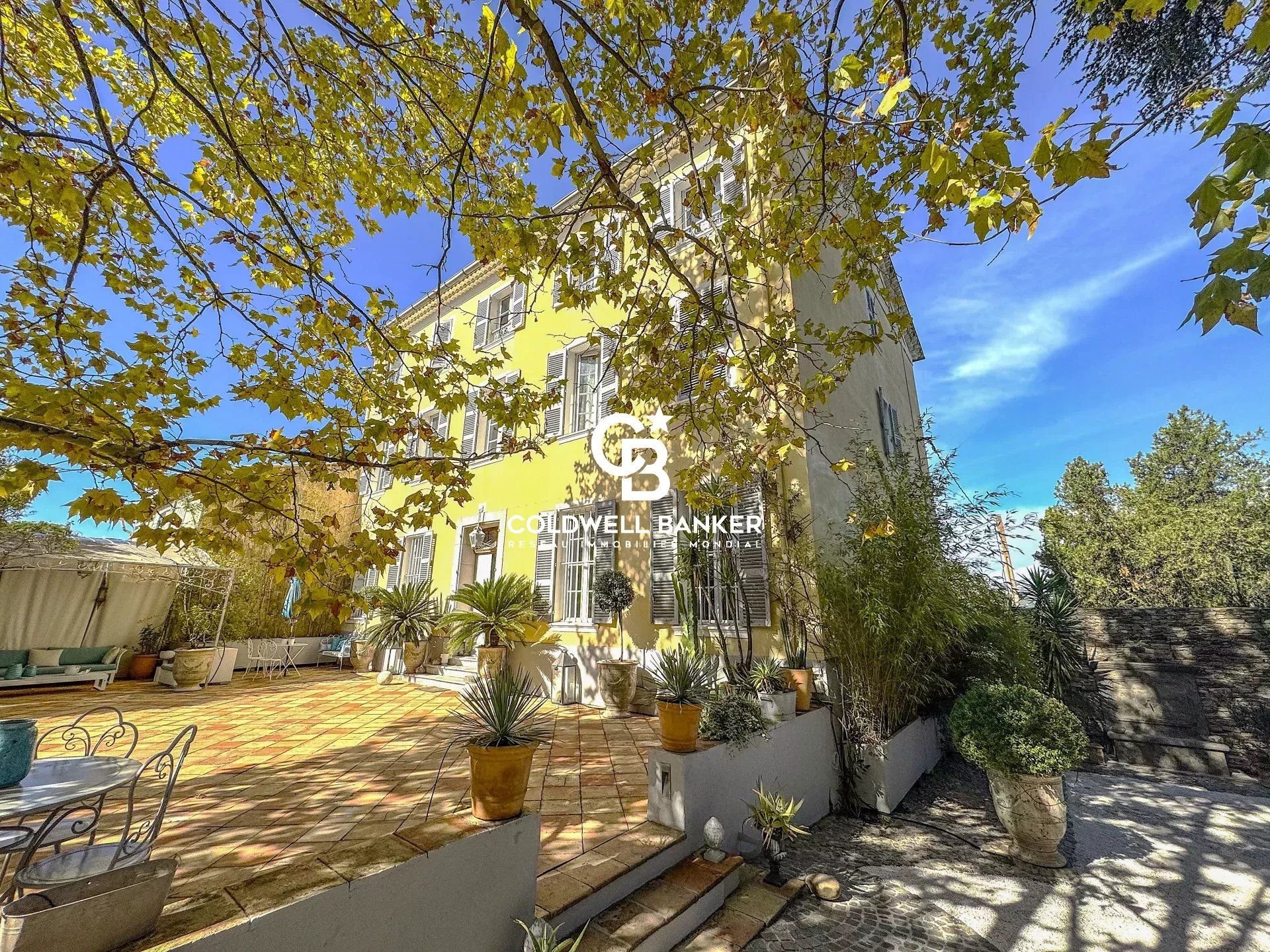 Bastide avec 2 appartements T4 indépendants à 5 min de la mer - 83260 La Crau