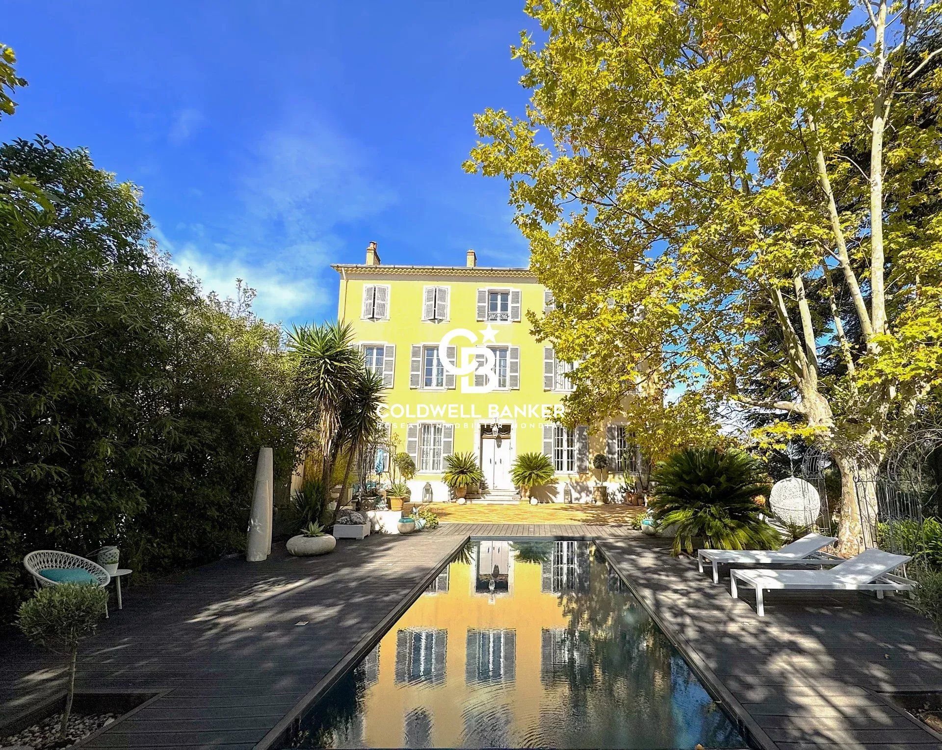 Bastide avec 2 appartements T4 indépendants à 5 min de la mer - 83260 La Crau