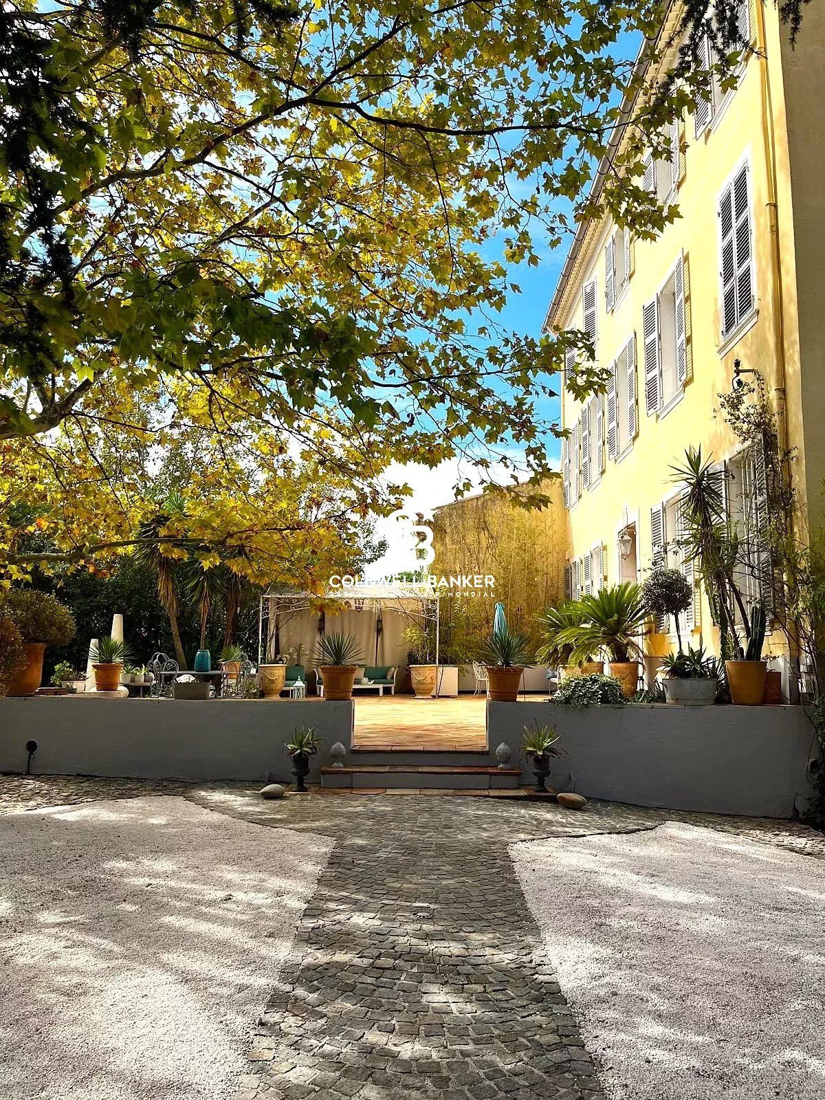 Bastide avec 2 appartements T4 indépendants à 5 min de la mer - 83260 La Crau