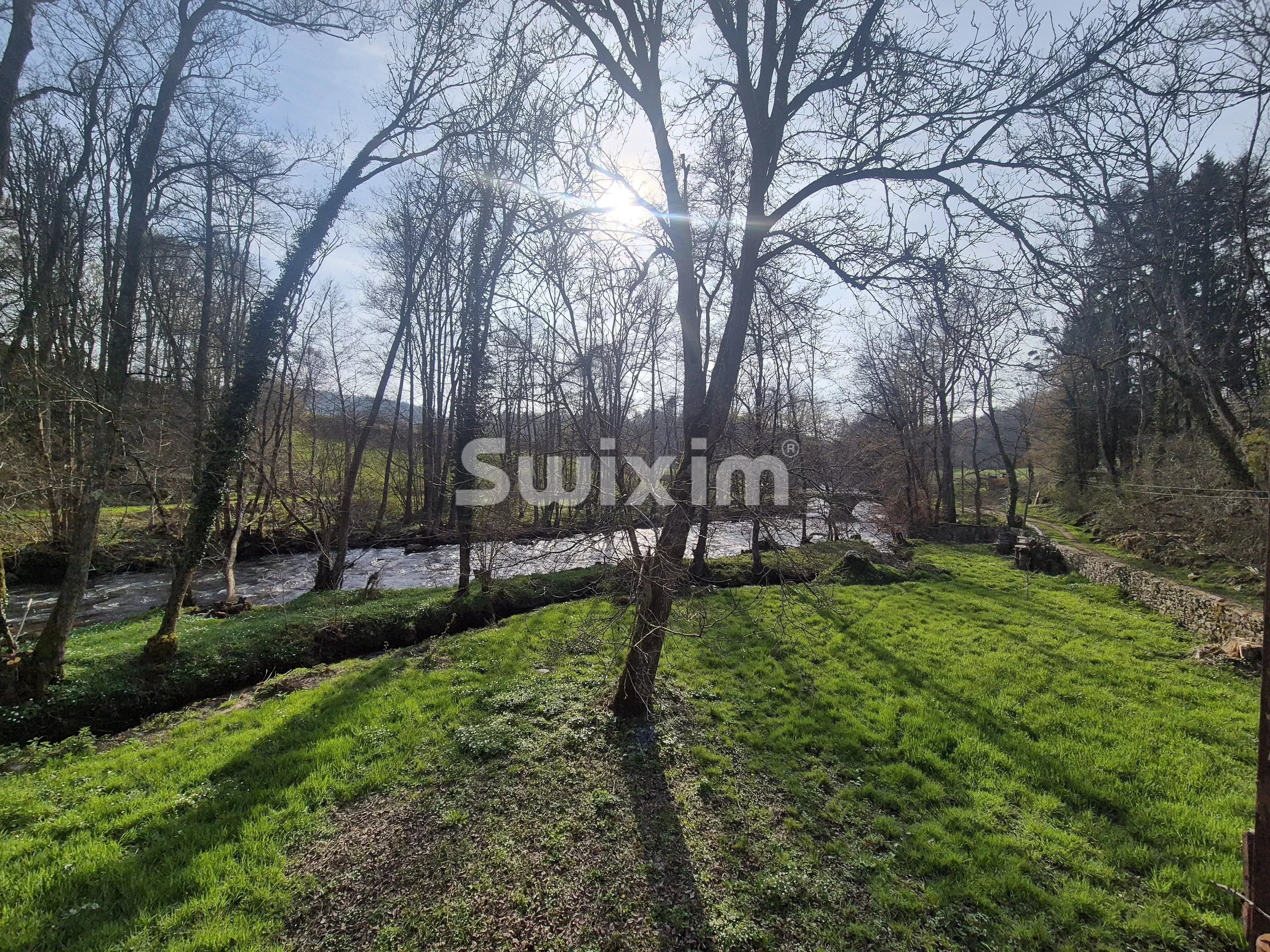 Ancien moulin au cœur du Morvan – Rivière, nature et sérénité