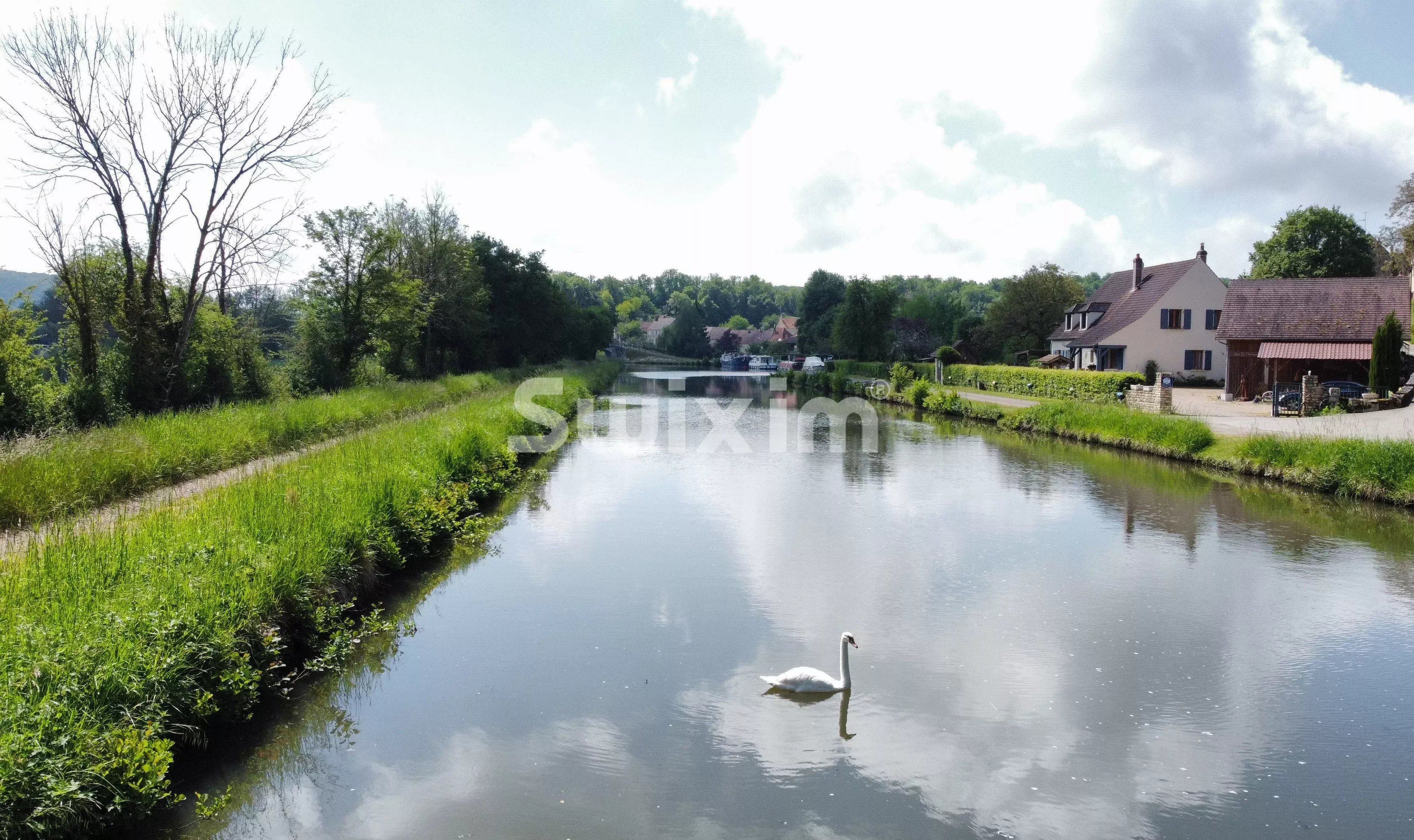 Propriété de charme au bord du Canal à 5 min de Clamecy
