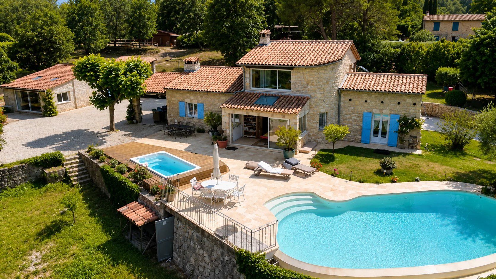 BELLE PROPRIÉTÉ AVEC DÉPENDANCE ET CARRIÈRE