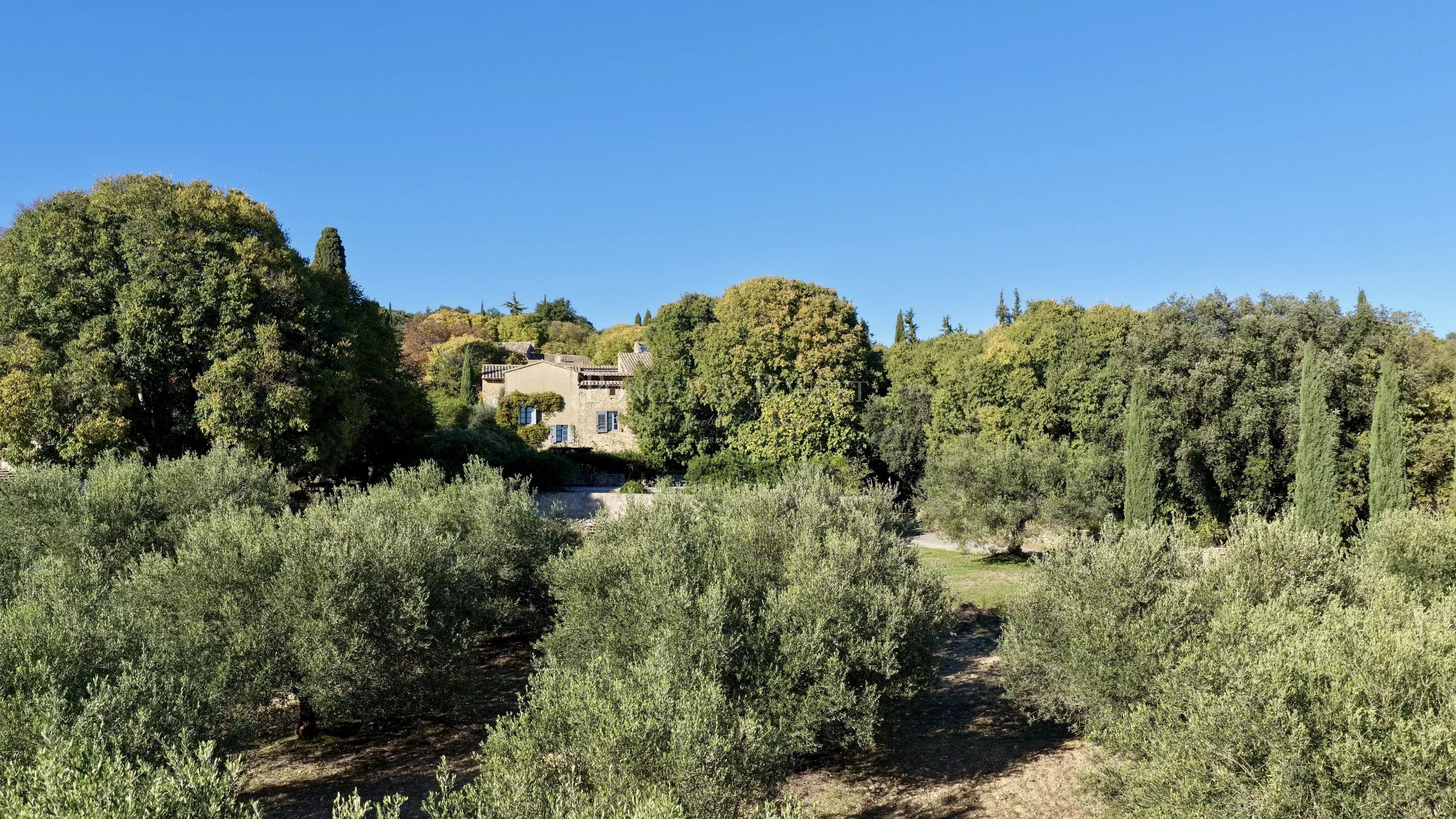 Propriété de charme et de caractère avec vue panoramique jusqu’au Duché d’Uzès