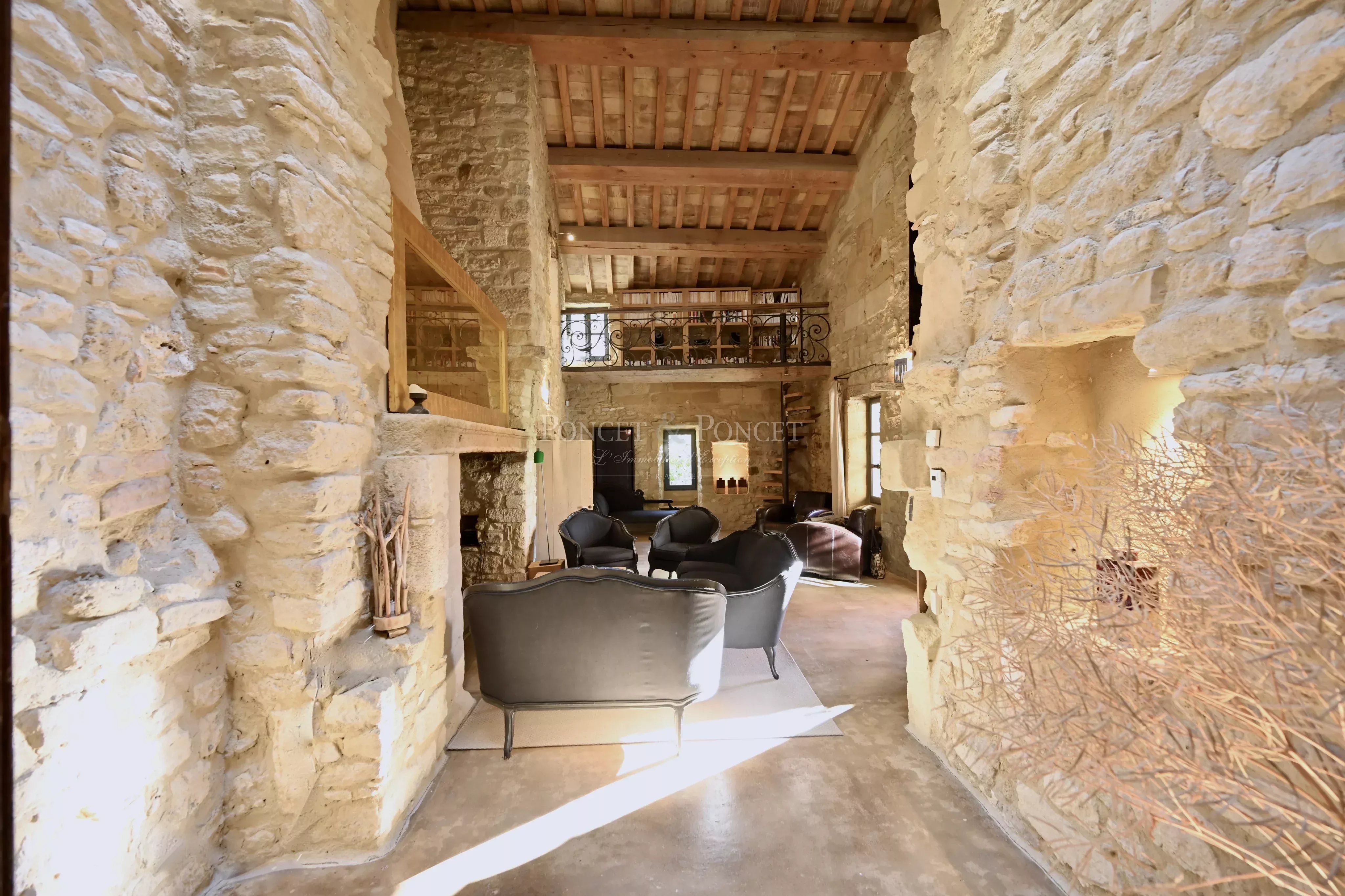 Propriété de charme et de caractère avec vue panoramique jusqu’au Duché d’Uzès
