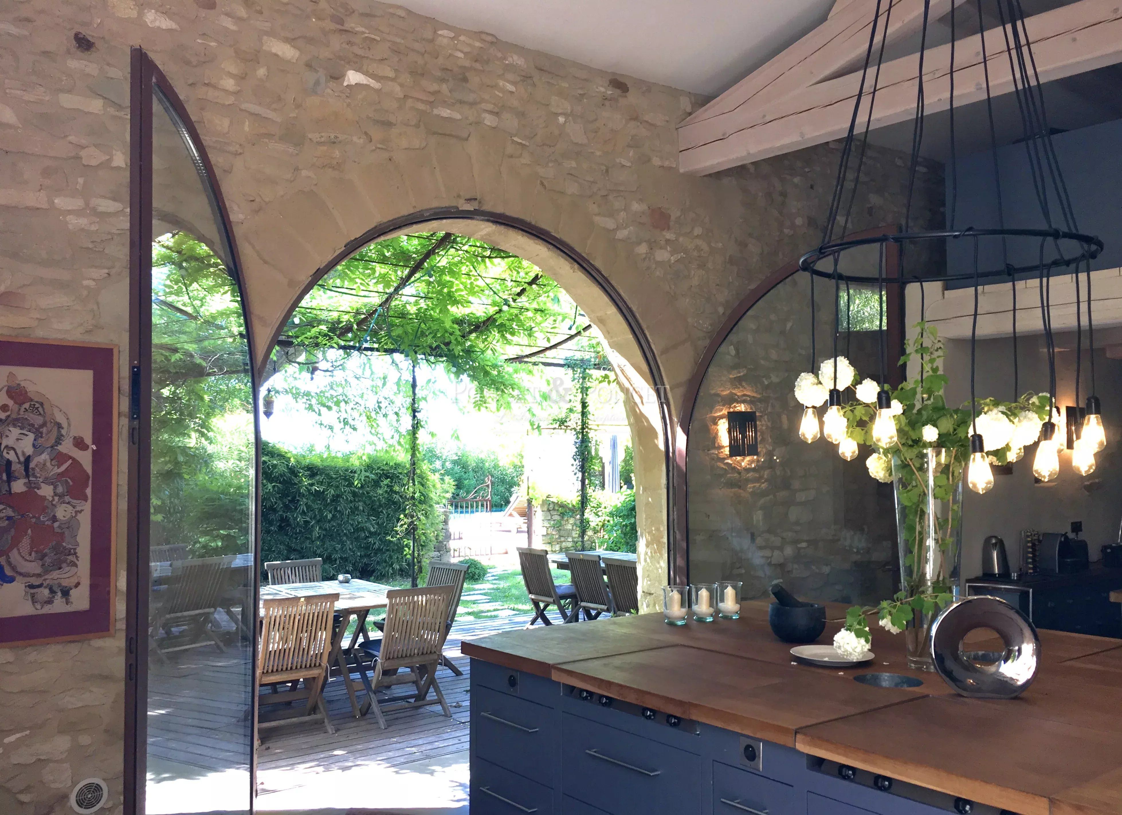 Propriété de charme et de caractère avec vue panoramique jusqu’au Duché d’Uzès