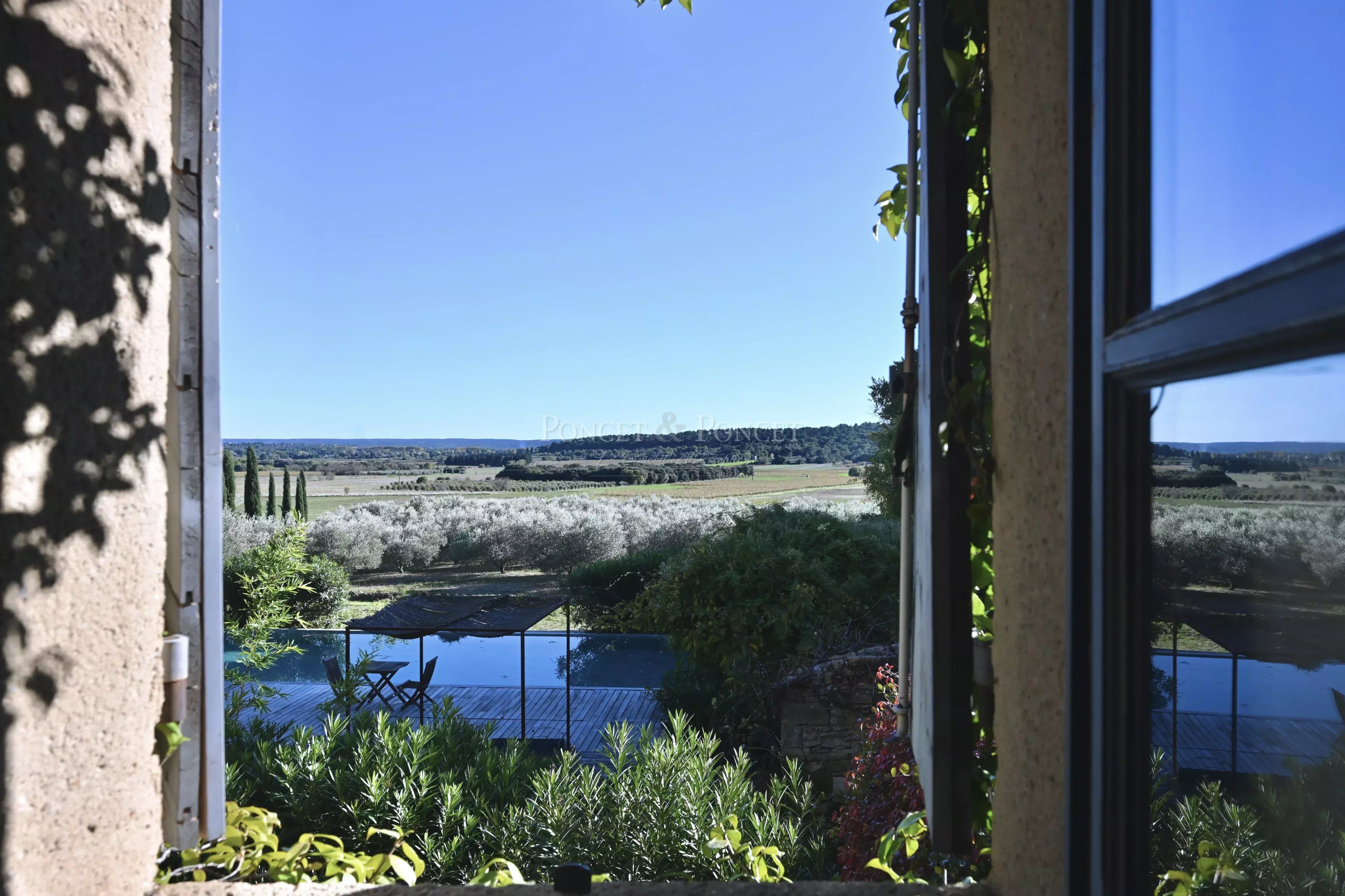 Propriété de charme et de caractère avec vue panoramique jusqu’au Duché d’Uzès