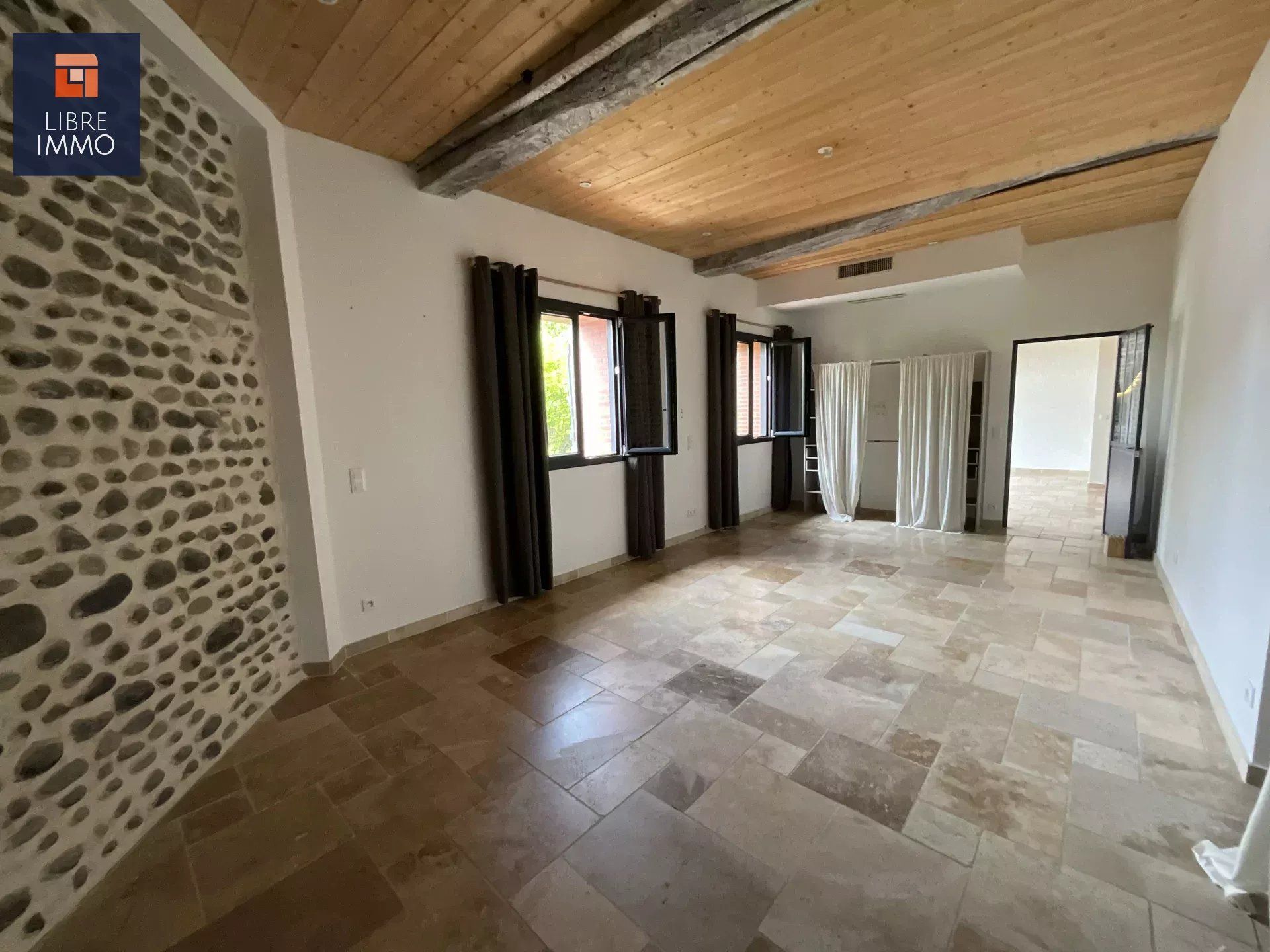 À LOUER, Belle propriété de caractère de 402 m²